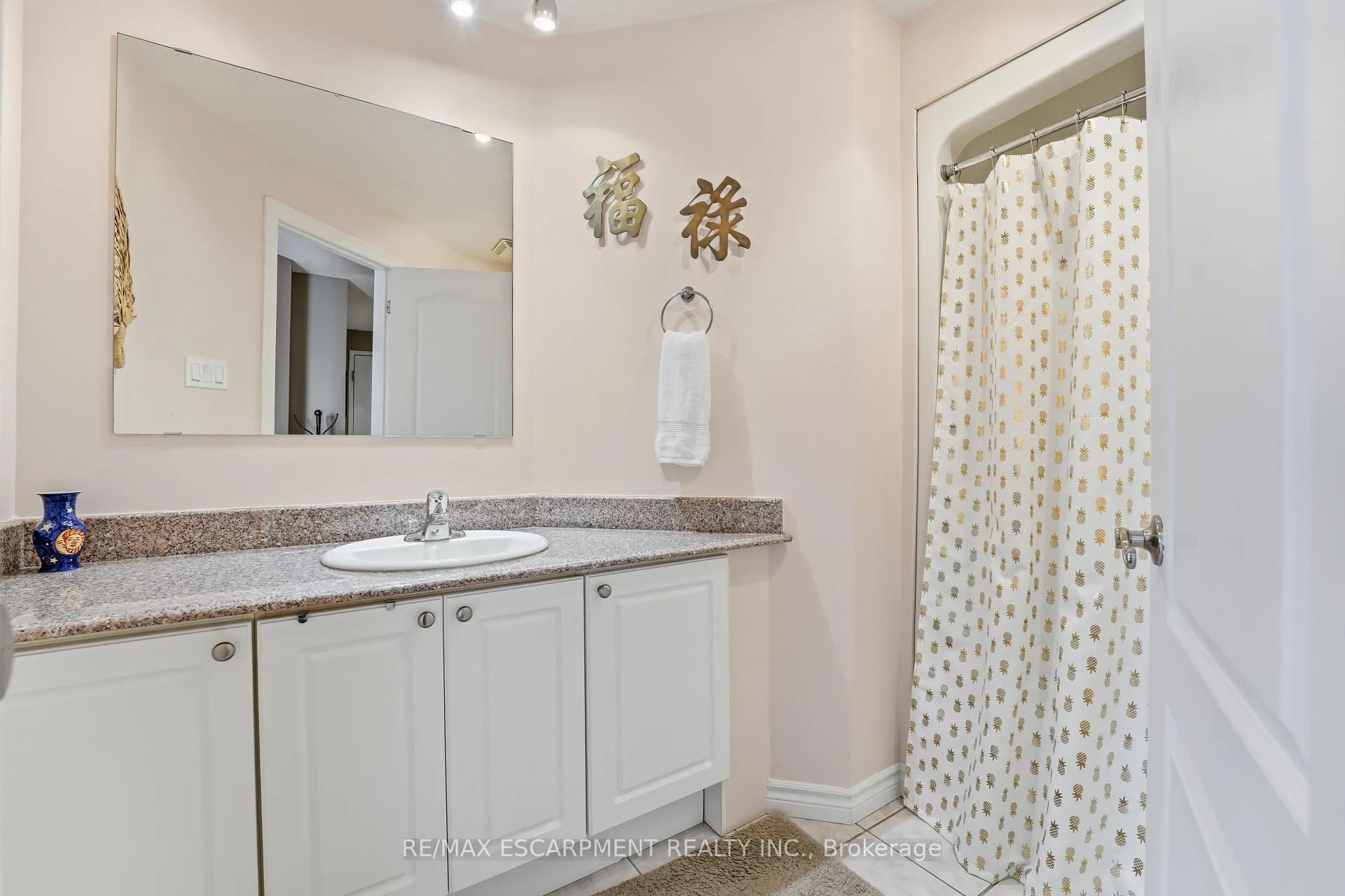 Photo 16 of Unit 802, 135 James Street S, Hamilton, Corktown — HOMEH