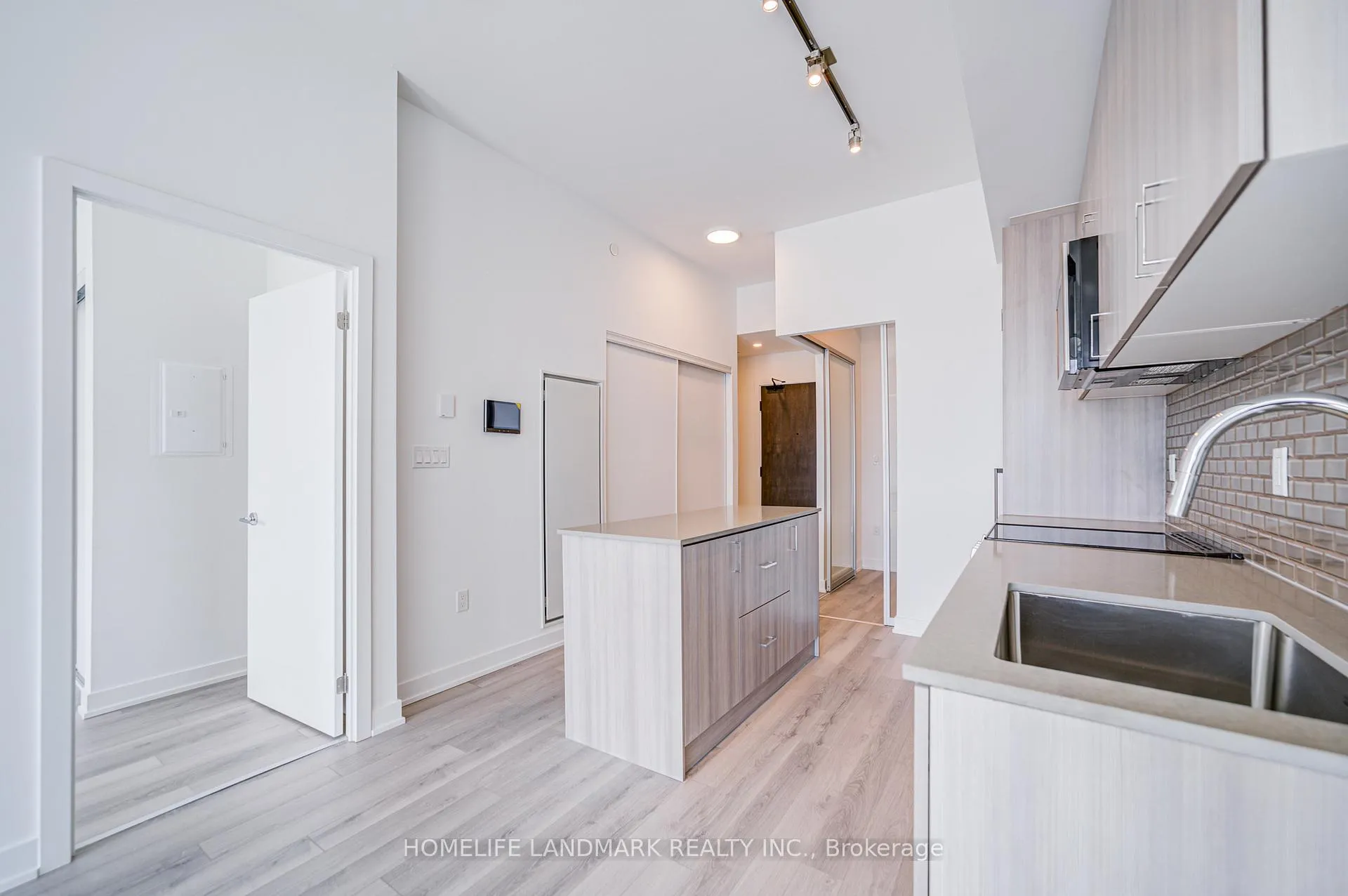 Photo 7 of Unit 515, 1005 Dundas Street E, Oakville, Joshua Meadows — HOMEH