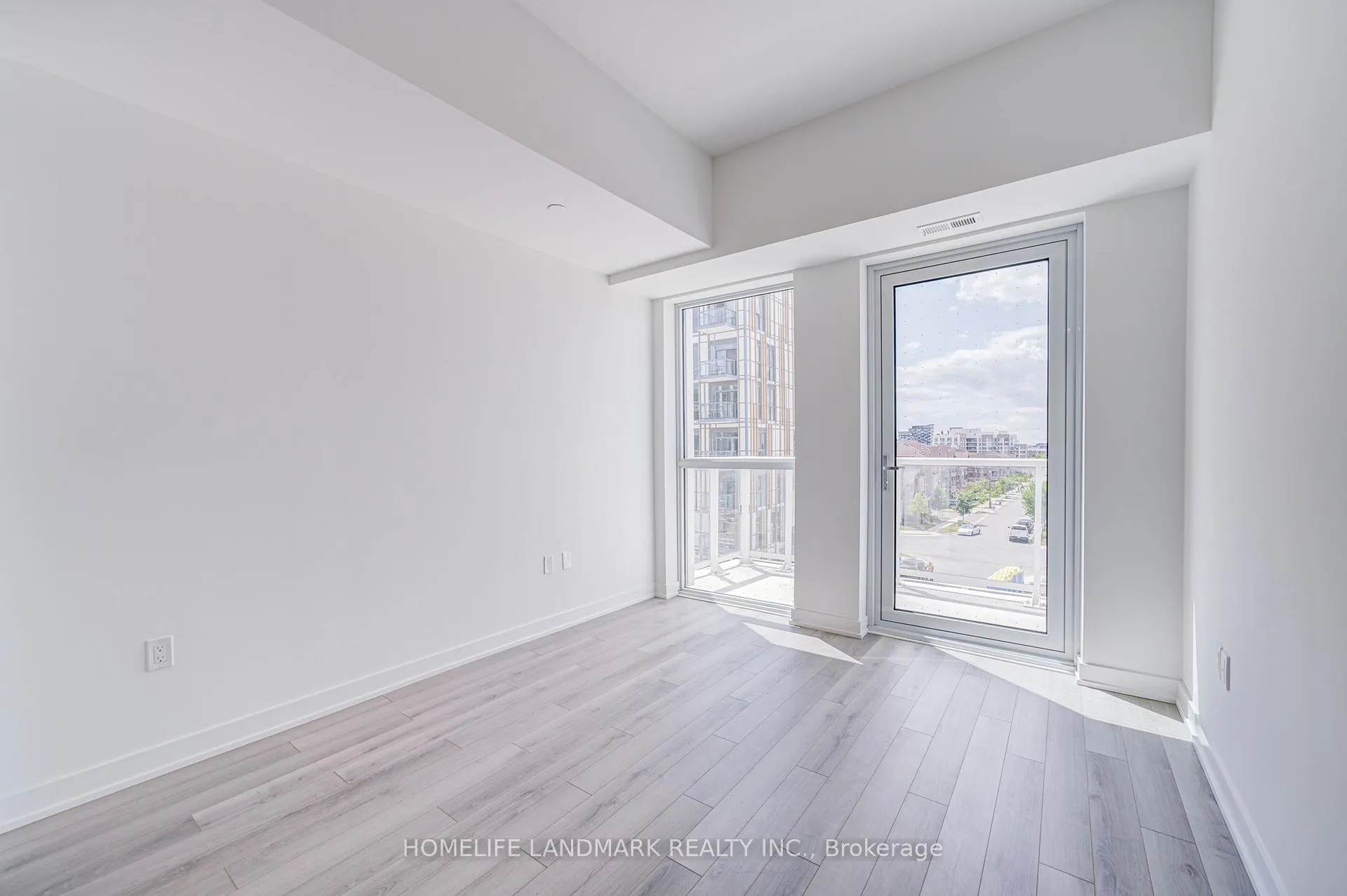 Photo 8 of Unit 515, 1005 Dundas Street E, Oakville, Joshua Meadows — HOMEH
