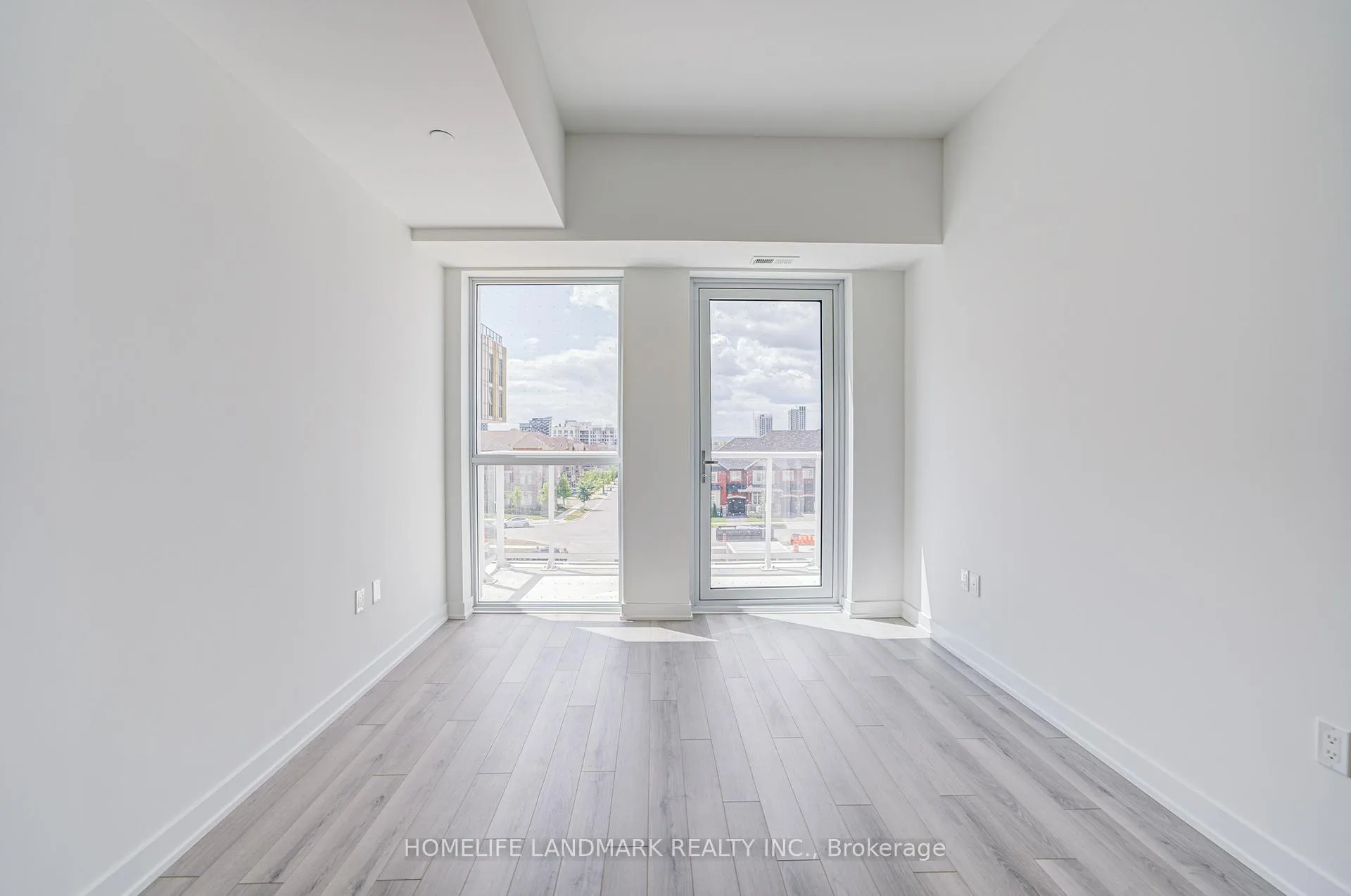 Photo 9 of Unit 515, 1005 Dundas Street E, Oakville, Joshua Meadows — HOMEH