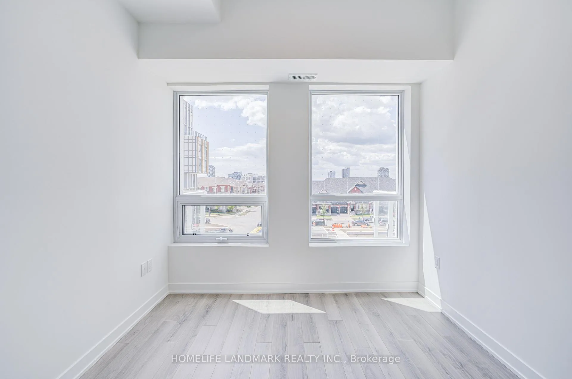 Photo 11 of Unit 515, 1005 Dundas Street E, Oakville, Joshua Meadows — HOMEH