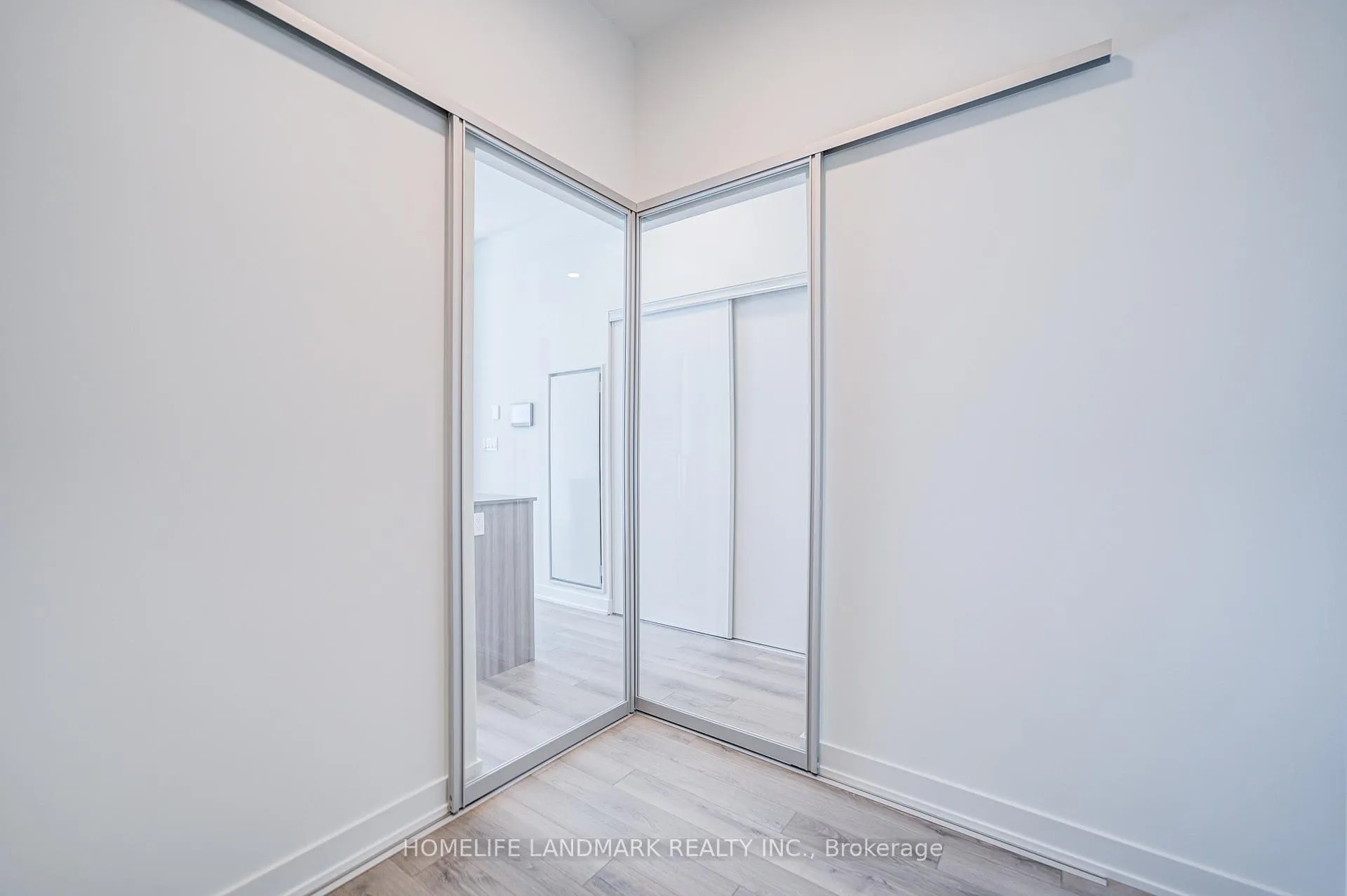 Photo 16 of Unit 515, 1005 Dundas Street E, Oakville, Joshua Meadows — HOMEH