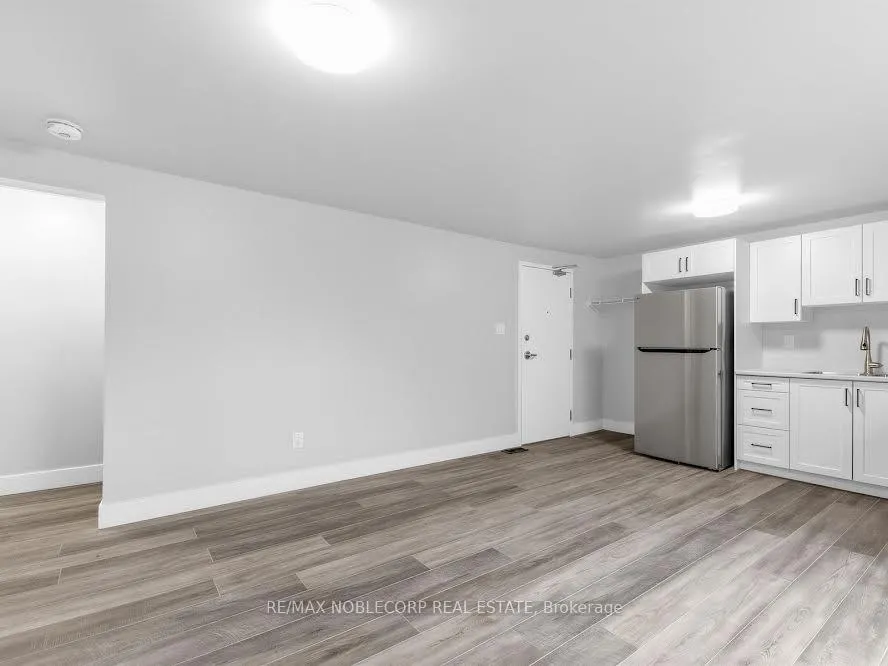 Front of Unit Lower, 59 Scott Crescent