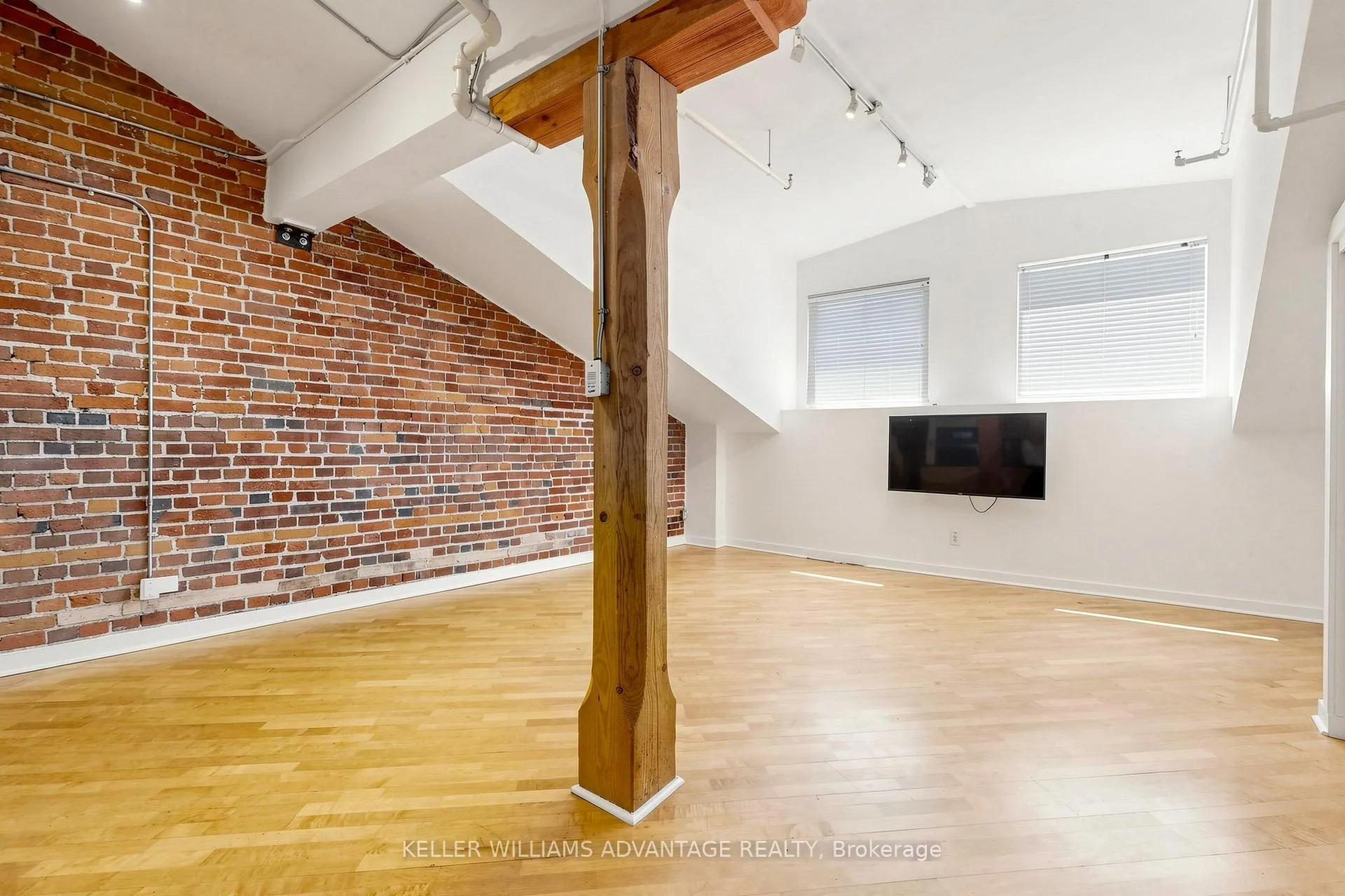 Photo 3 of Unit 417, 81A Front Street E, Toronto, Waterfront Communities — HOMEH
