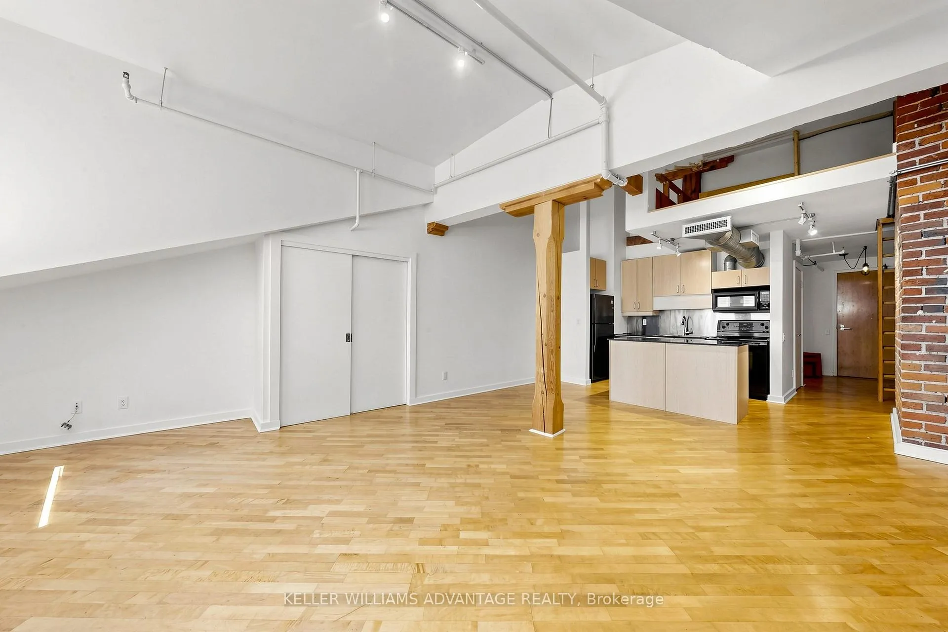Photo 5 of Unit 417, 81A Front Street E, Toronto, Waterfront Communities — HOMEH