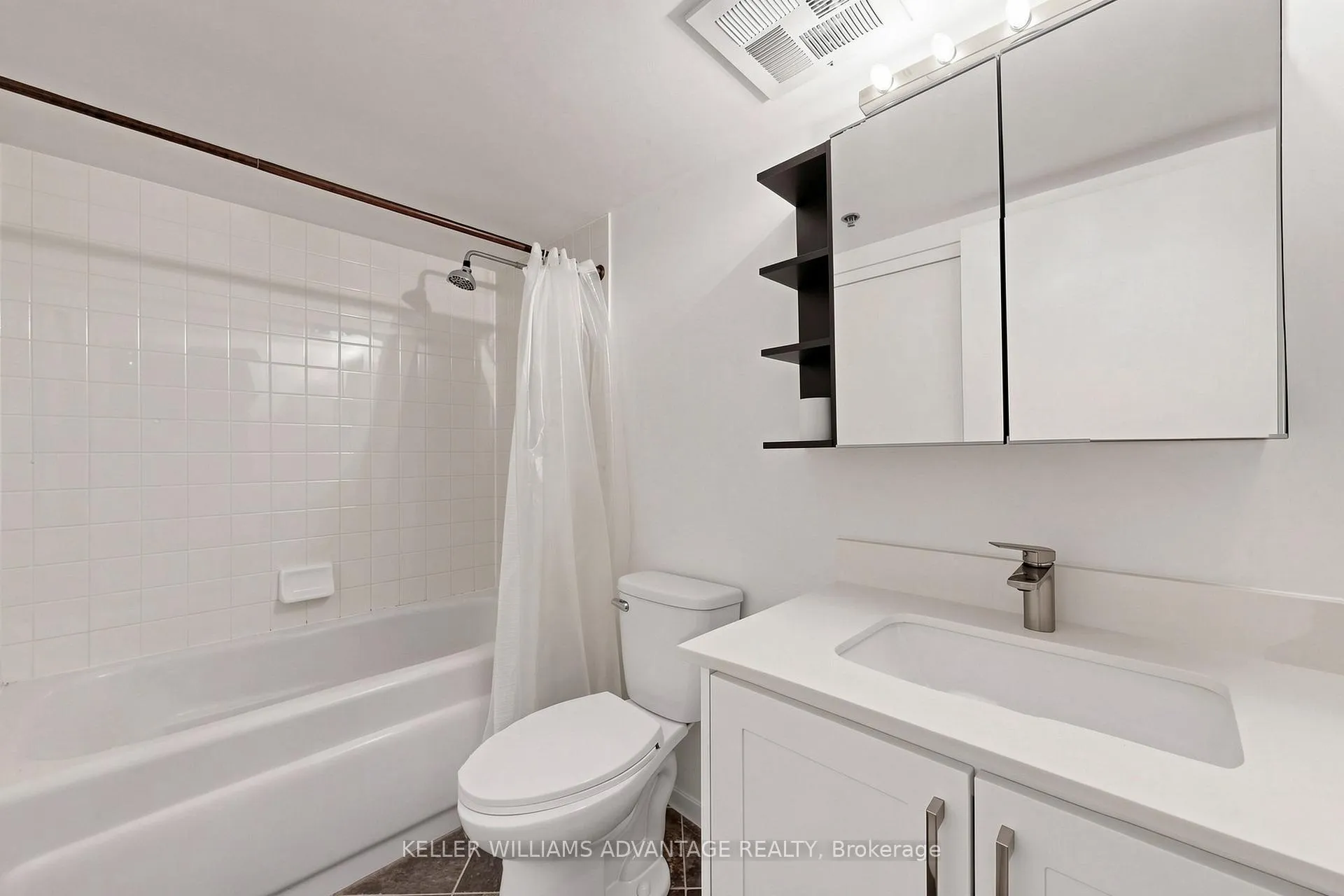 Photo 15 of Unit 417, 81A Front Street E, Toronto, Waterfront Communities — HOMEH