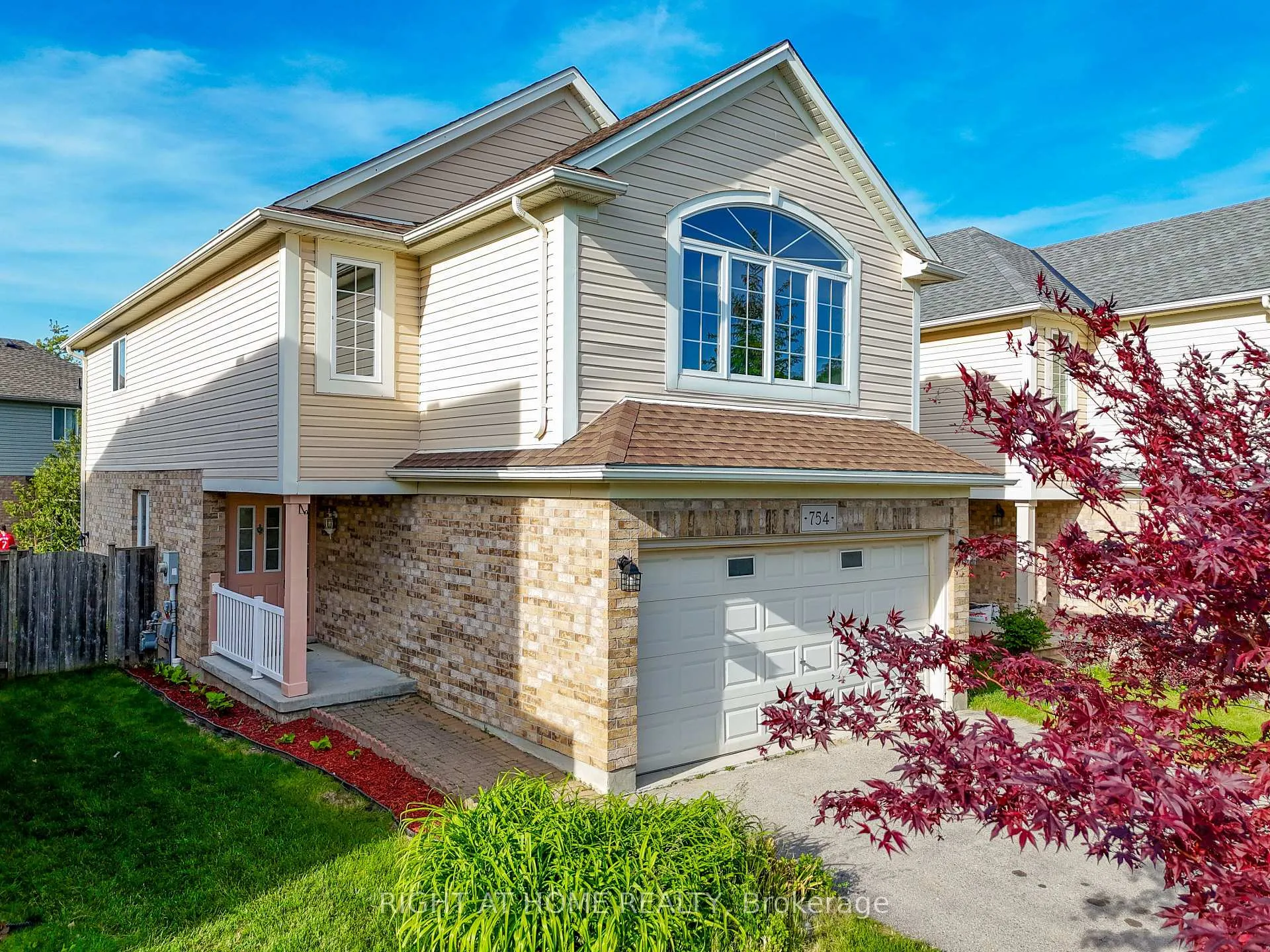 Front of 754 Hedgerow Place