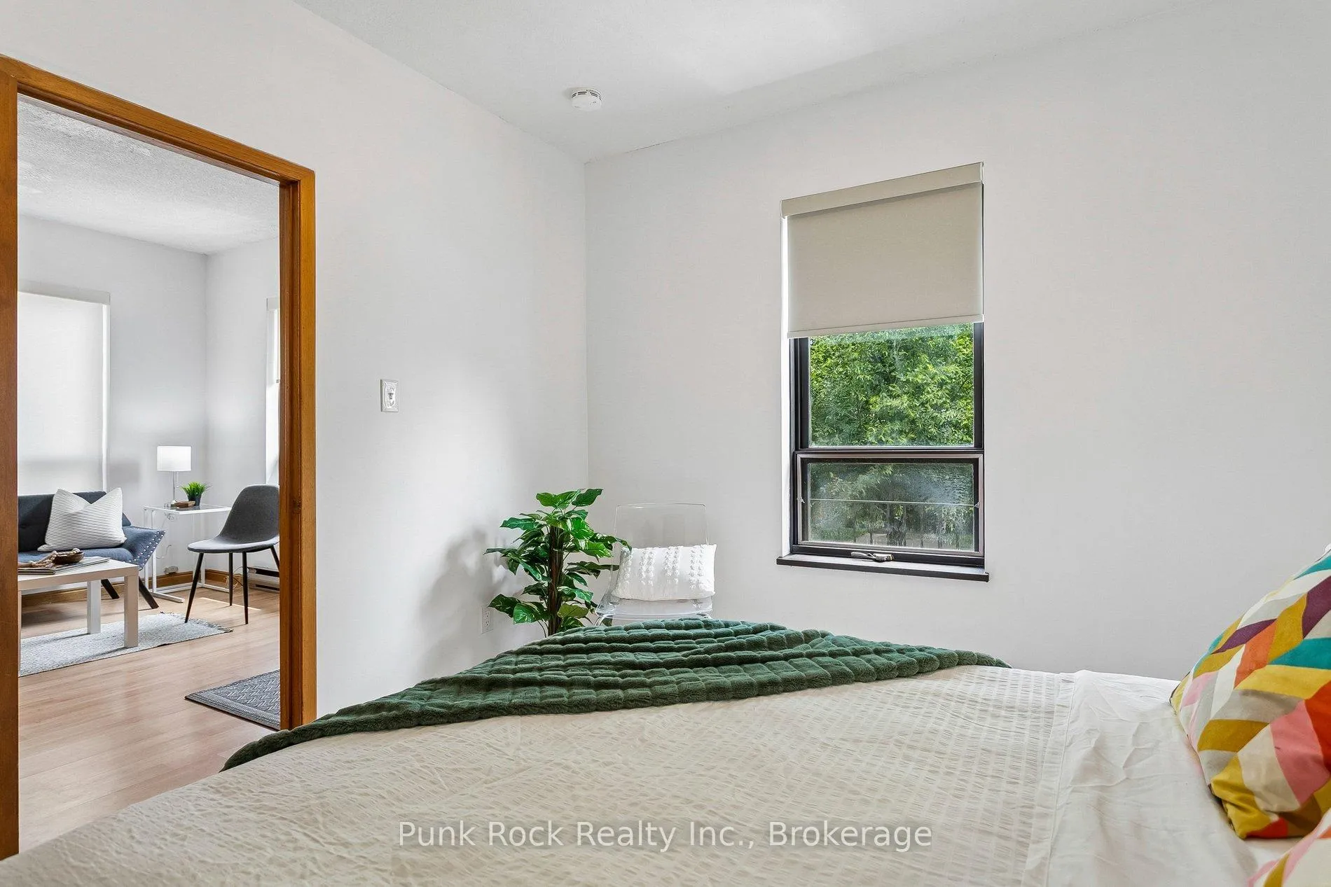 Photo 10 of 18 Lochearne Street, Hamilton, Strathcona — HOMEH