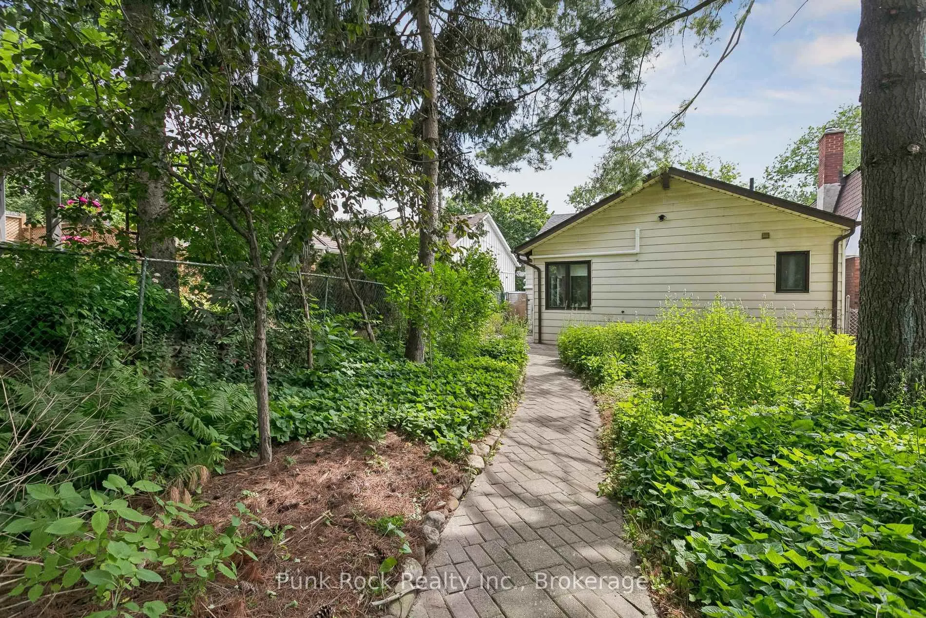 Photo 27 of 18 Lochearne Street, Hamilton, Strathcona — HOMEH