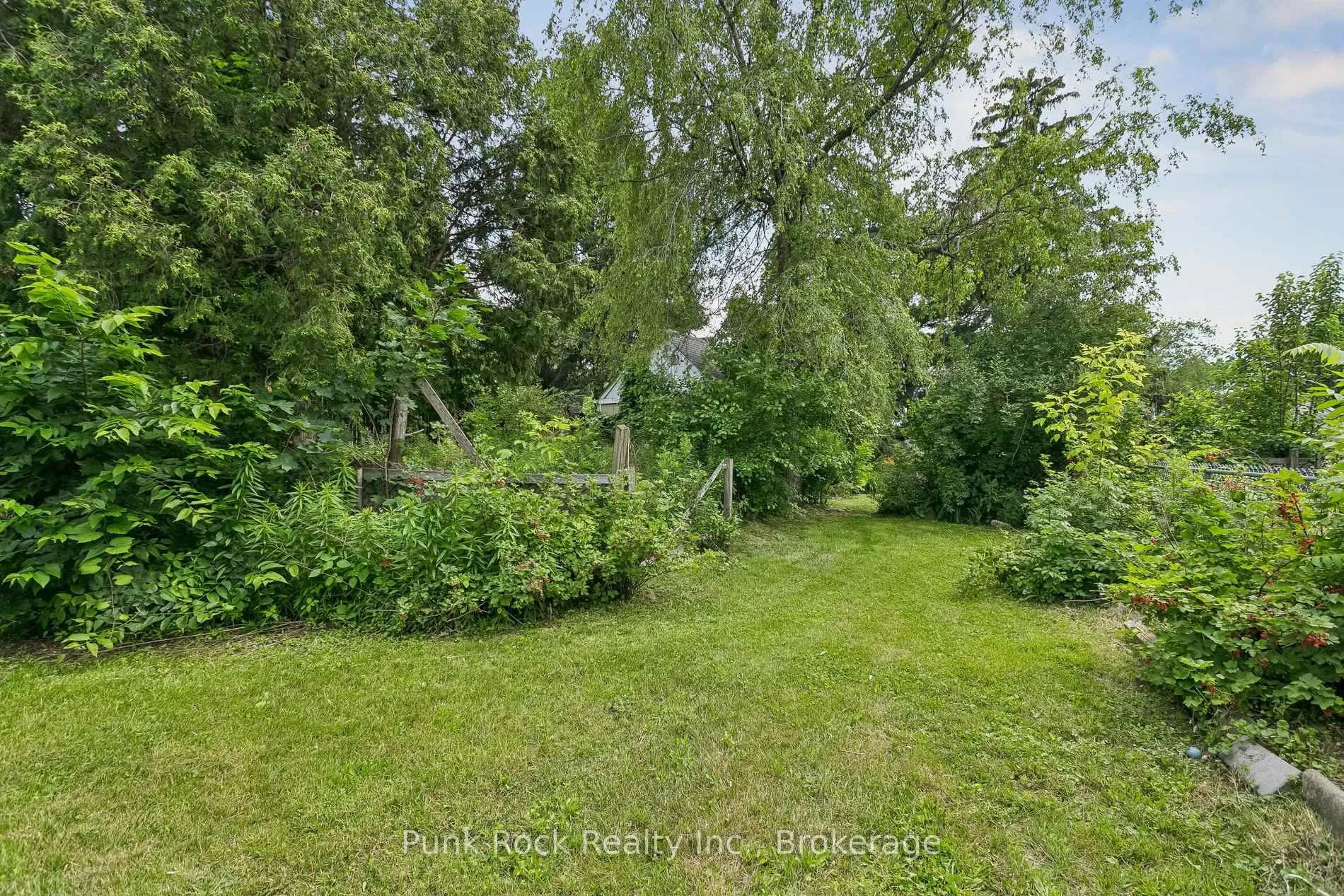 Photo 31 of 18 Lochearne Street, Hamilton, Strathcona — HOMEH
