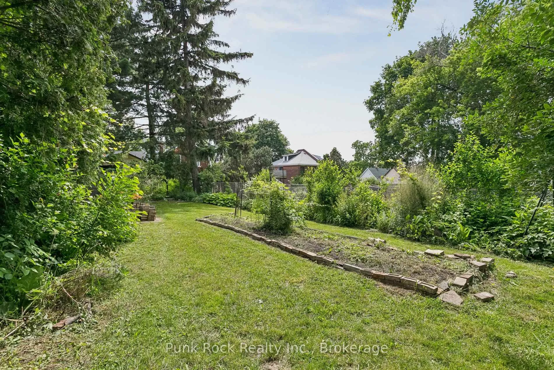 Photo 33 of 18 Lochearne Street, Hamilton, Strathcona — HOMEH