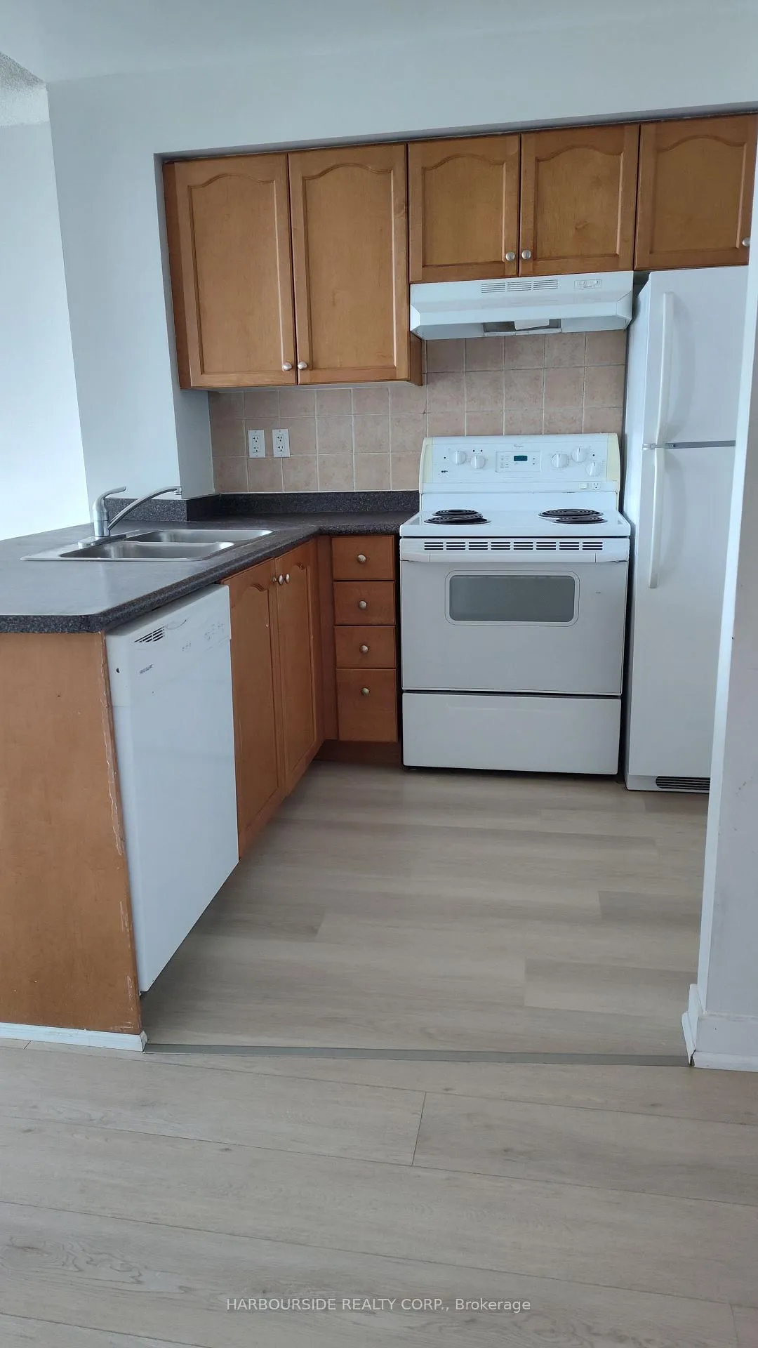 Photo 3 of Unit 712, 650 Queens Quay W, Toronto, Waterfront Communities — HOMEH