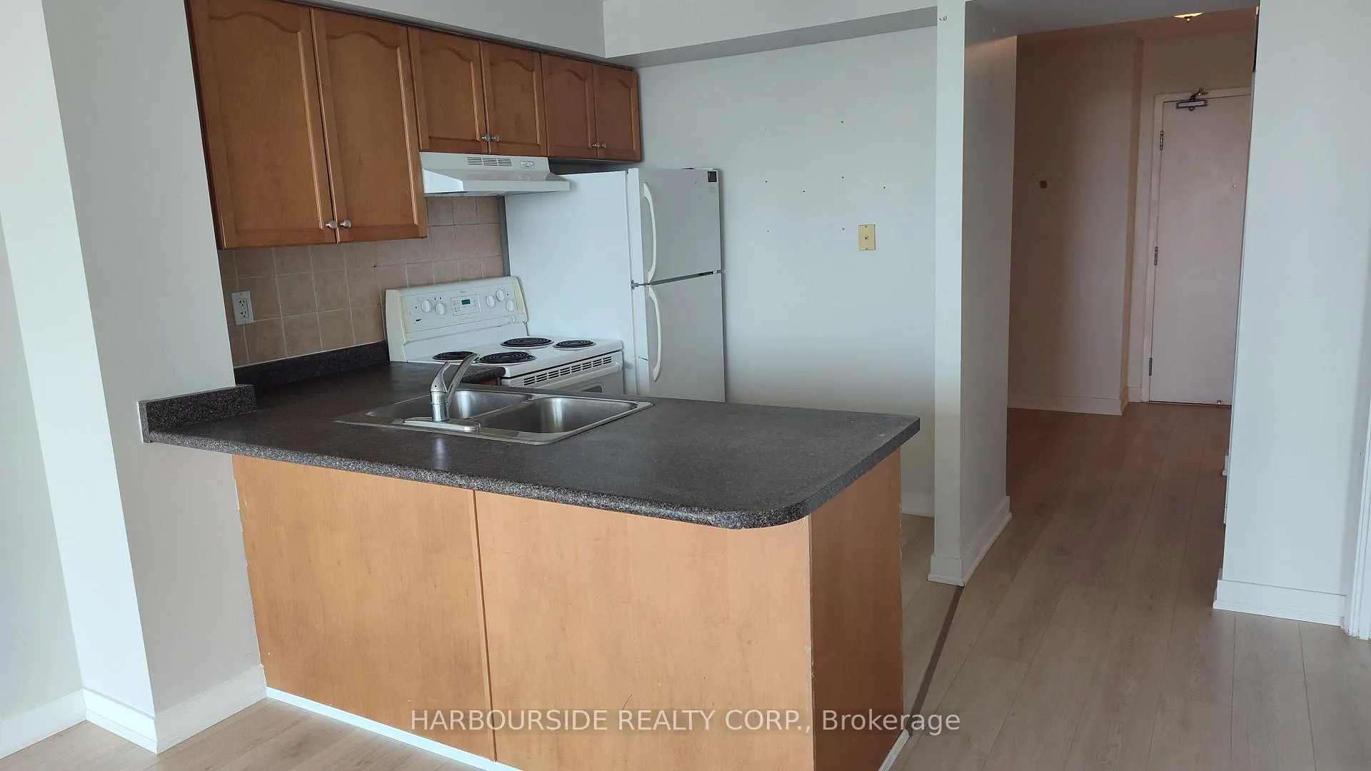 Photo 4 of Unit 712, 650 Queens Quay W, Toronto, Waterfront Communities — HOMEH