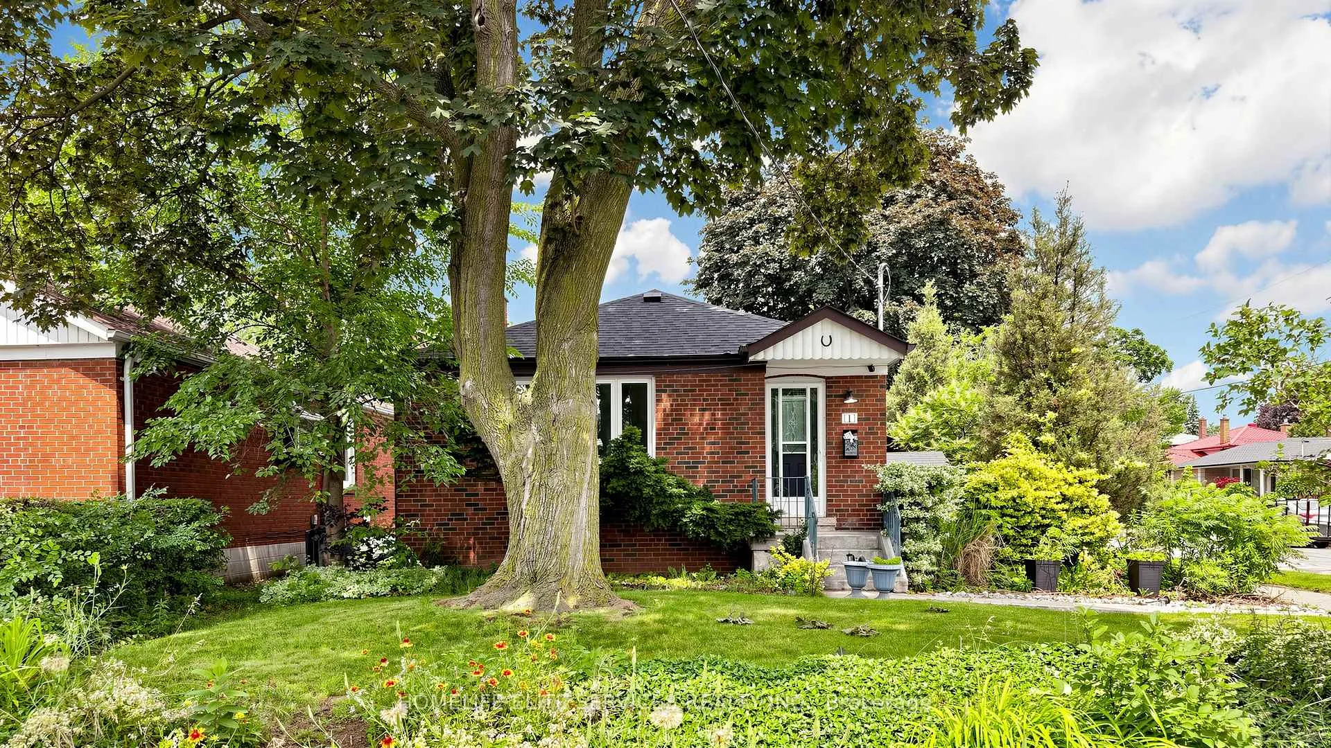 Photo 1 of 1 Helsby Crescent, Etobicoke, Alderwood — HOMEH