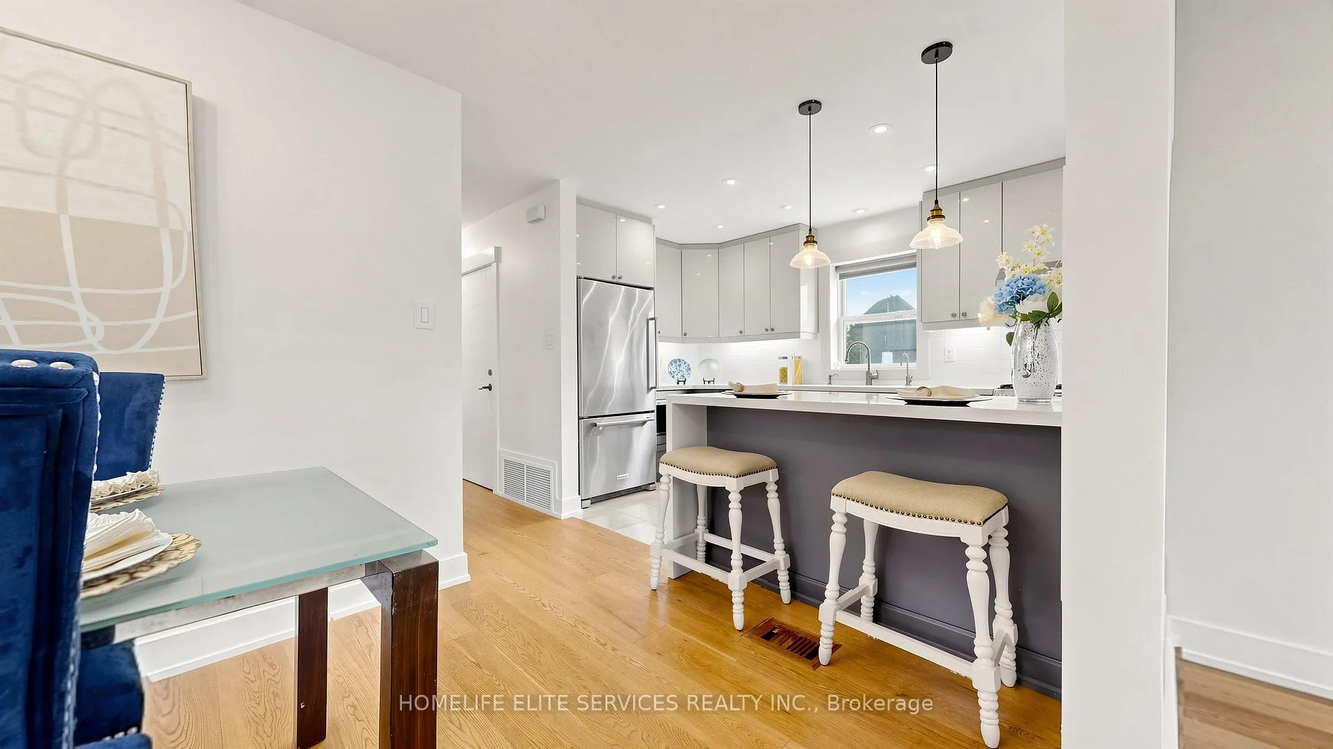 Photo 11 of 1 Helsby Crescent, Etobicoke, Alderwood — HOMEH