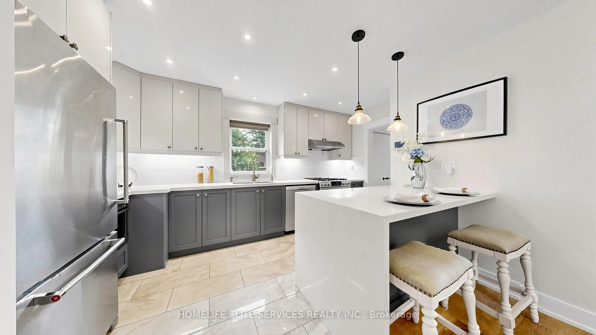 Photo 12 of 1 Helsby Crescent, Etobicoke, Alderwood — HOMEH