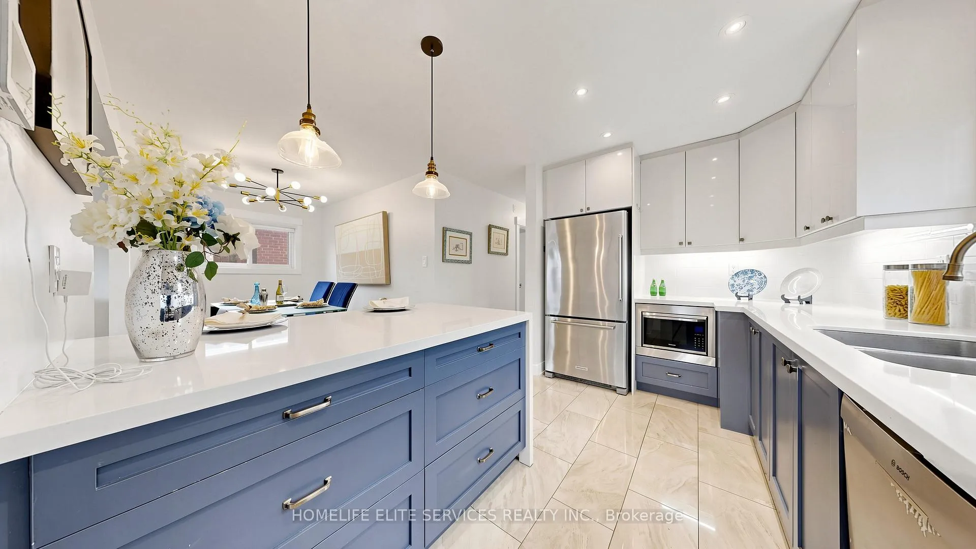 Photo 15 of 1 Helsby Crescent, Etobicoke, Alderwood — HOMEH