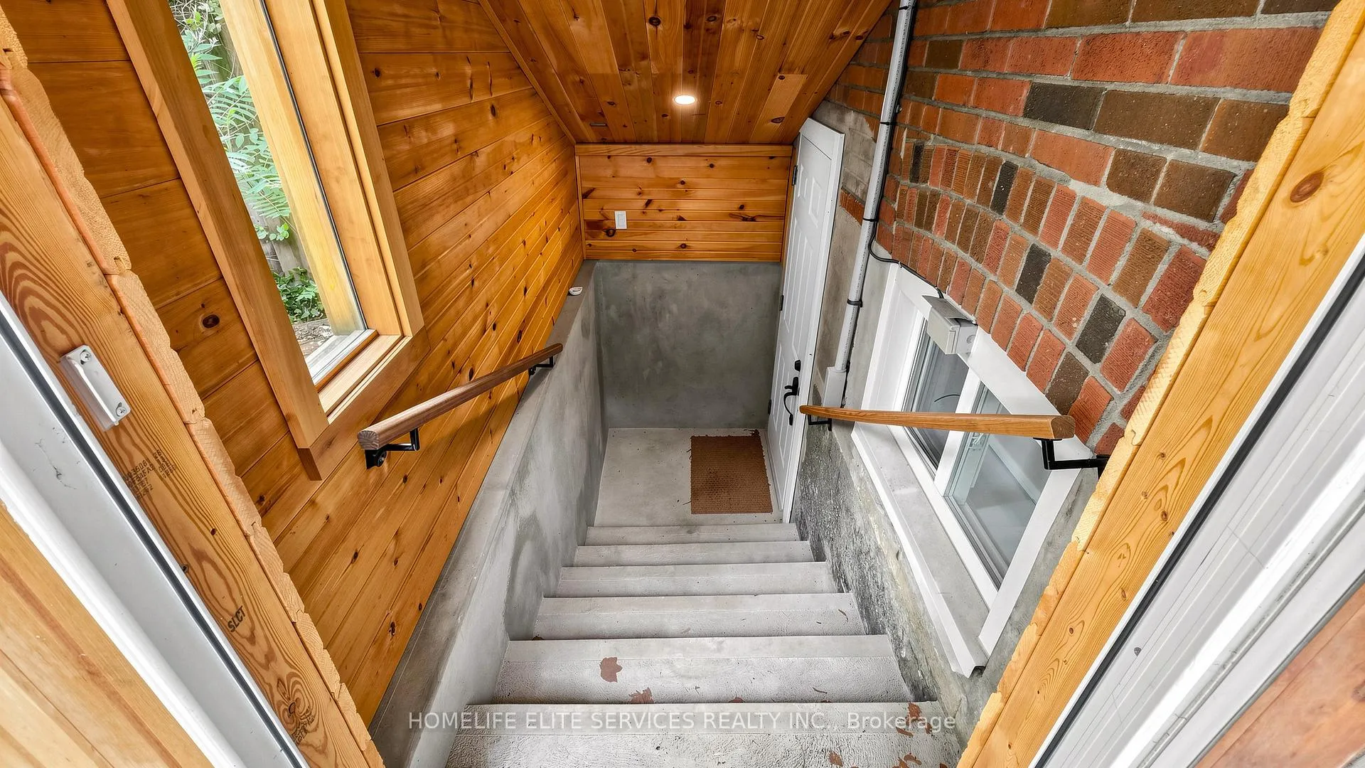 Photo 41 of 1 Helsby Crescent, Etobicoke, Alderwood — HOMEH