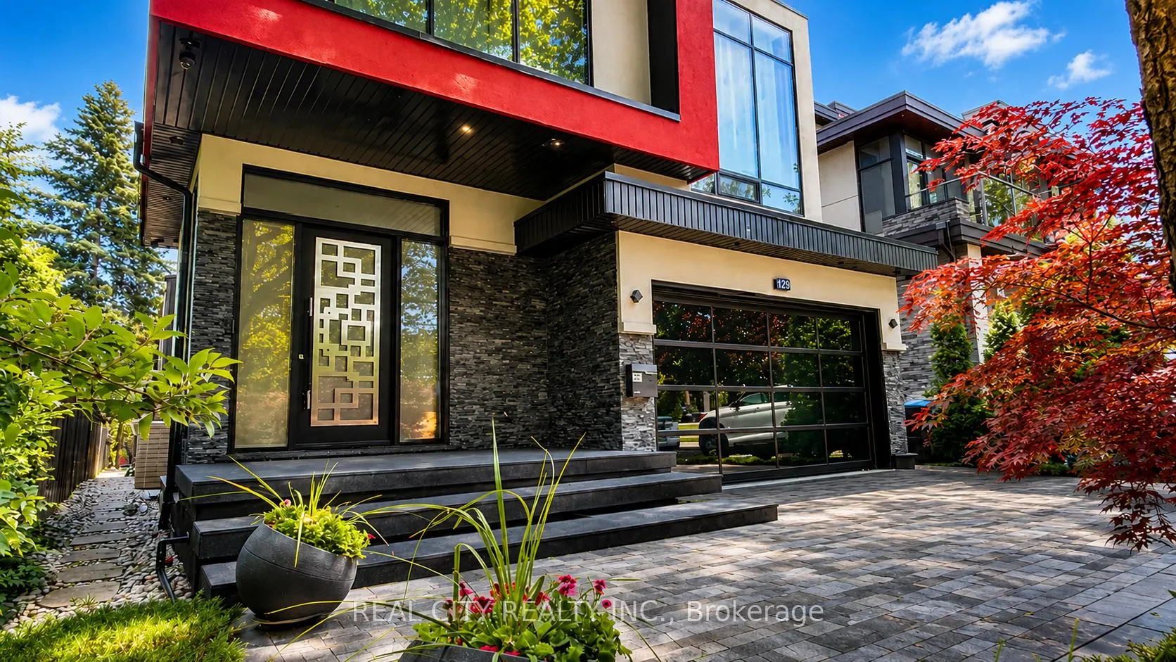 Photo 3 of 662 Byngmount Avenue, Mississauga, Lakeview — HOMEH
