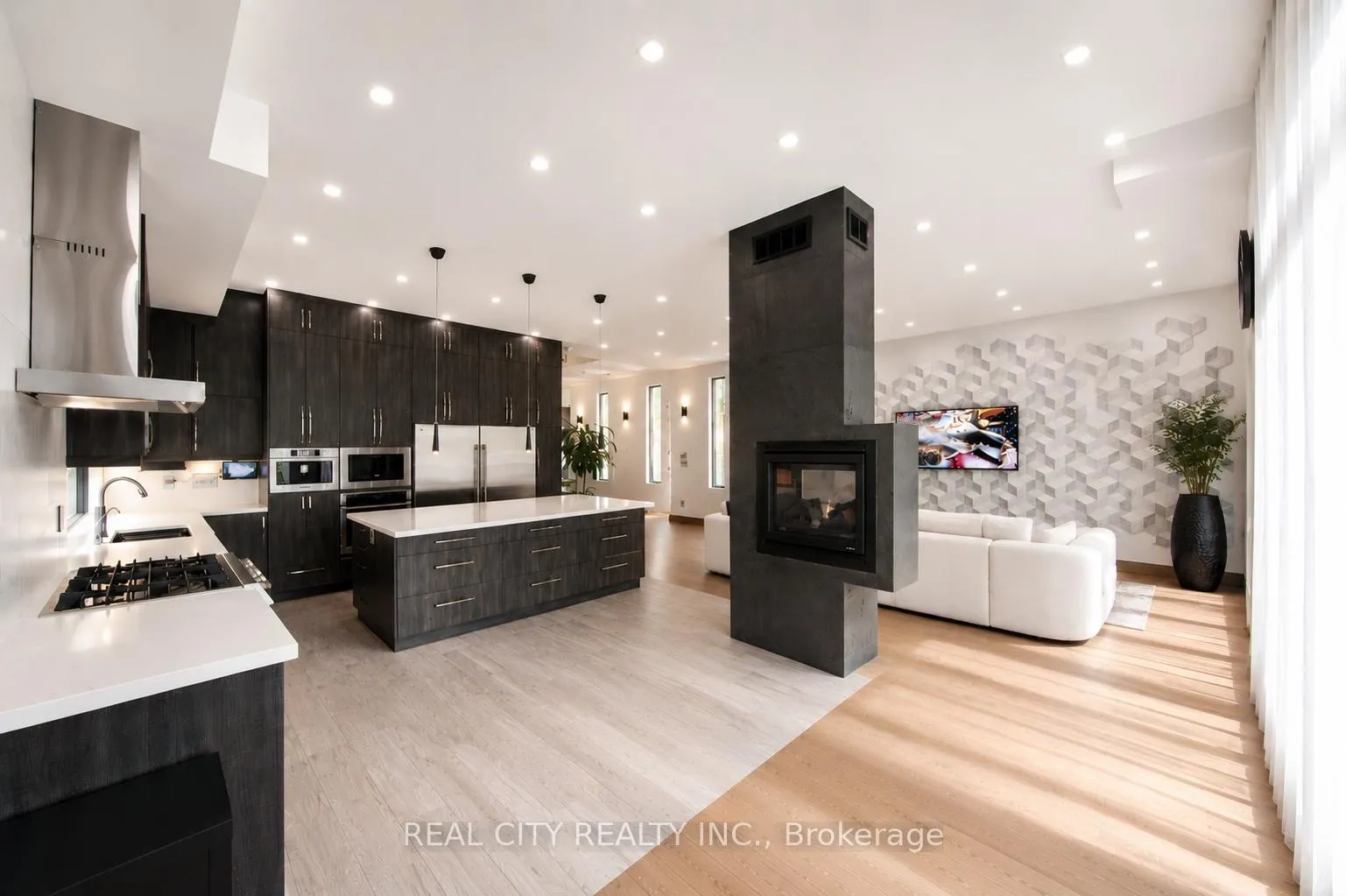 Photo 8 of 662 Byngmount Avenue, Mississauga, Lakeview — HOMEH
