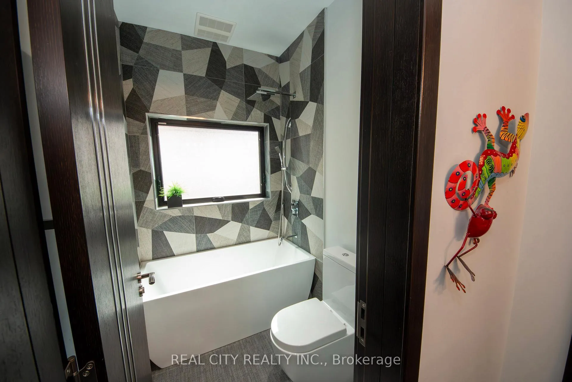 Photo 21 of 662 Byngmount Avenue, Mississauga, Lakeview — HOMEH