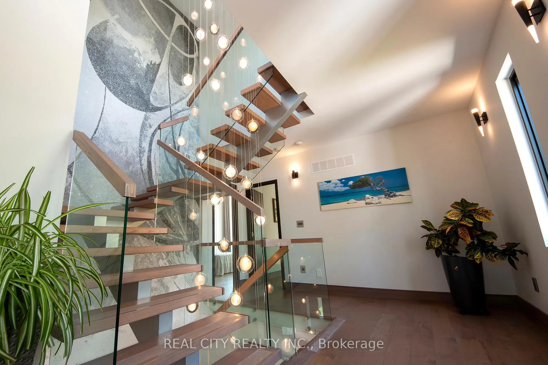 Photo 23 of 662 Byngmount Avenue, Mississauga, Lakeview — HOMEH