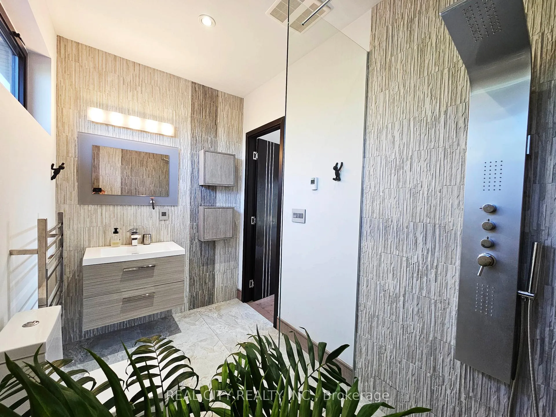 Photo 26 of 662 Byngmount Avenue, Mississauga, Lakeview — HOMEH
