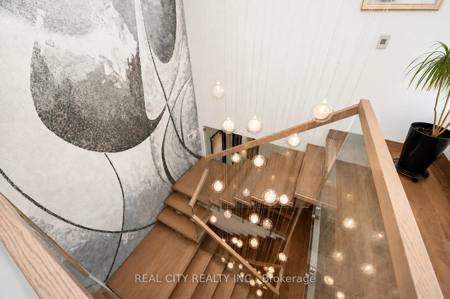 Photo 28 of 662 Byngmount Avenue, Mississauga, Lakeview — HOMEH