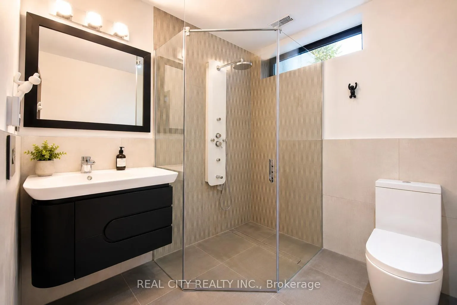Photo 32 of 662 Byngmount Avenue, Mississauga, Lakeview — HOMEH
