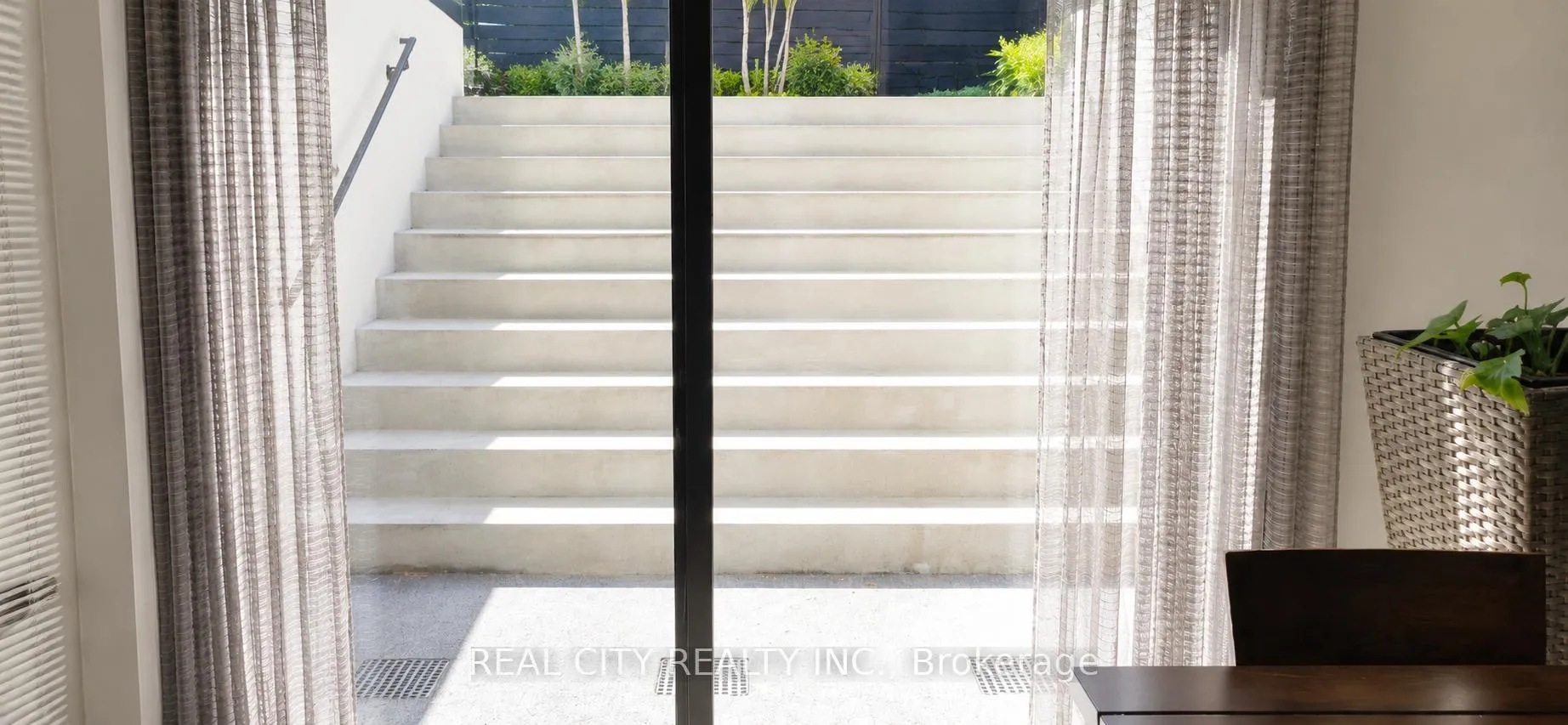 Photo 39 of 662 Byngmount Avenue, Mississauga, Lakeview — HOMEH