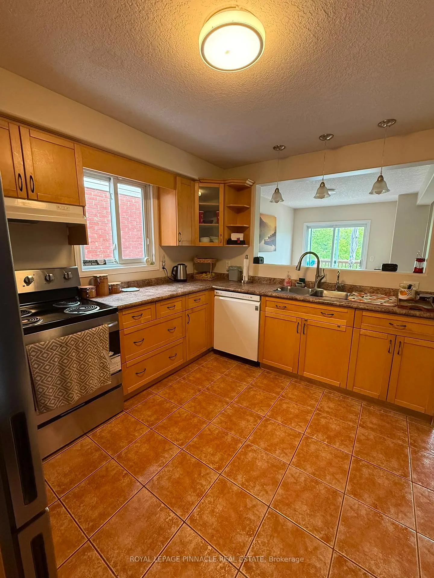 Photo 9 of 60 Everglade Crescent, Kitchener, Larentian West — HOMEH