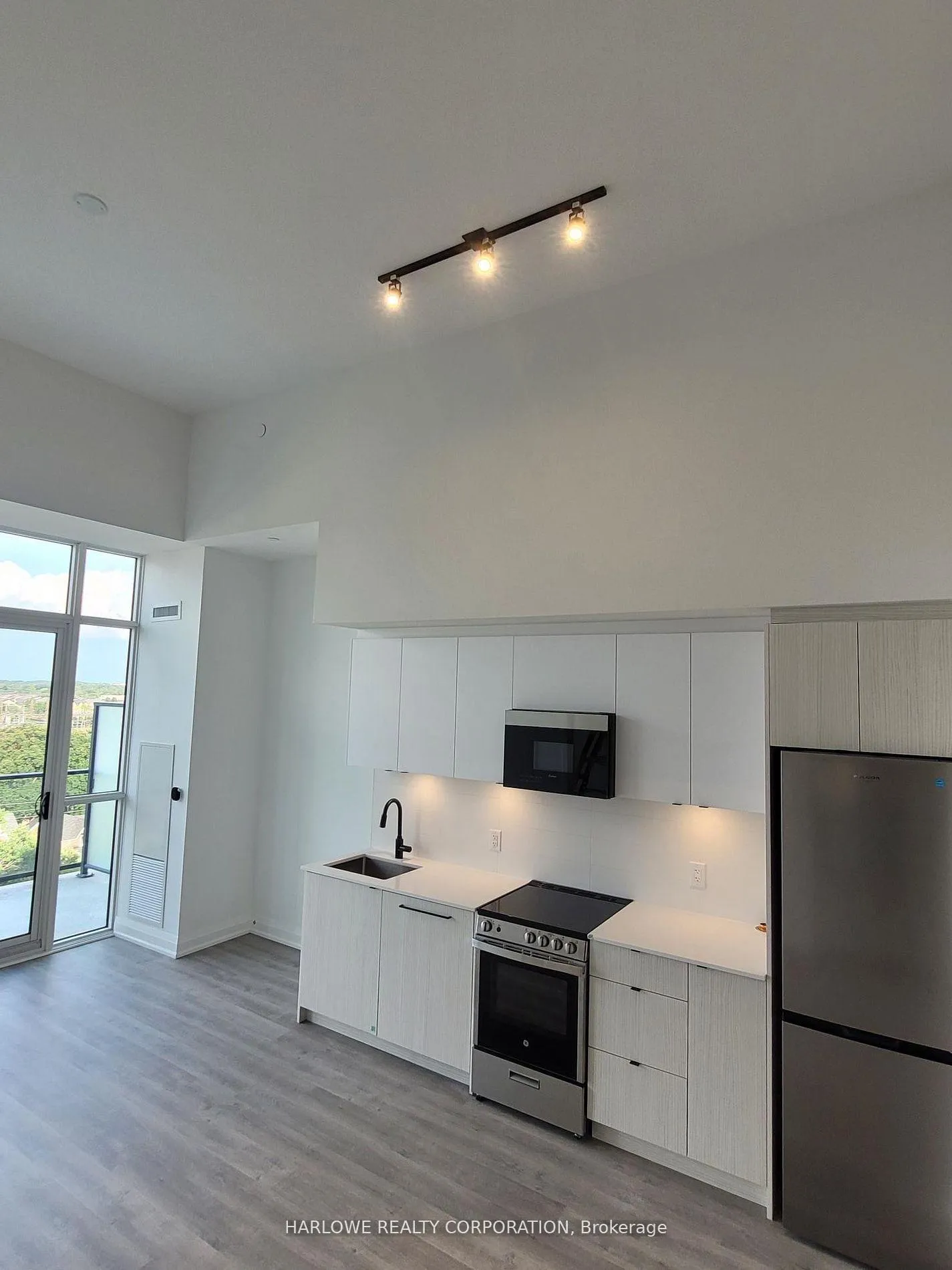Photo 3 of Unit PH05, 2369 Danforth Avenue, Toronto, East End-Danforth — HOMEH