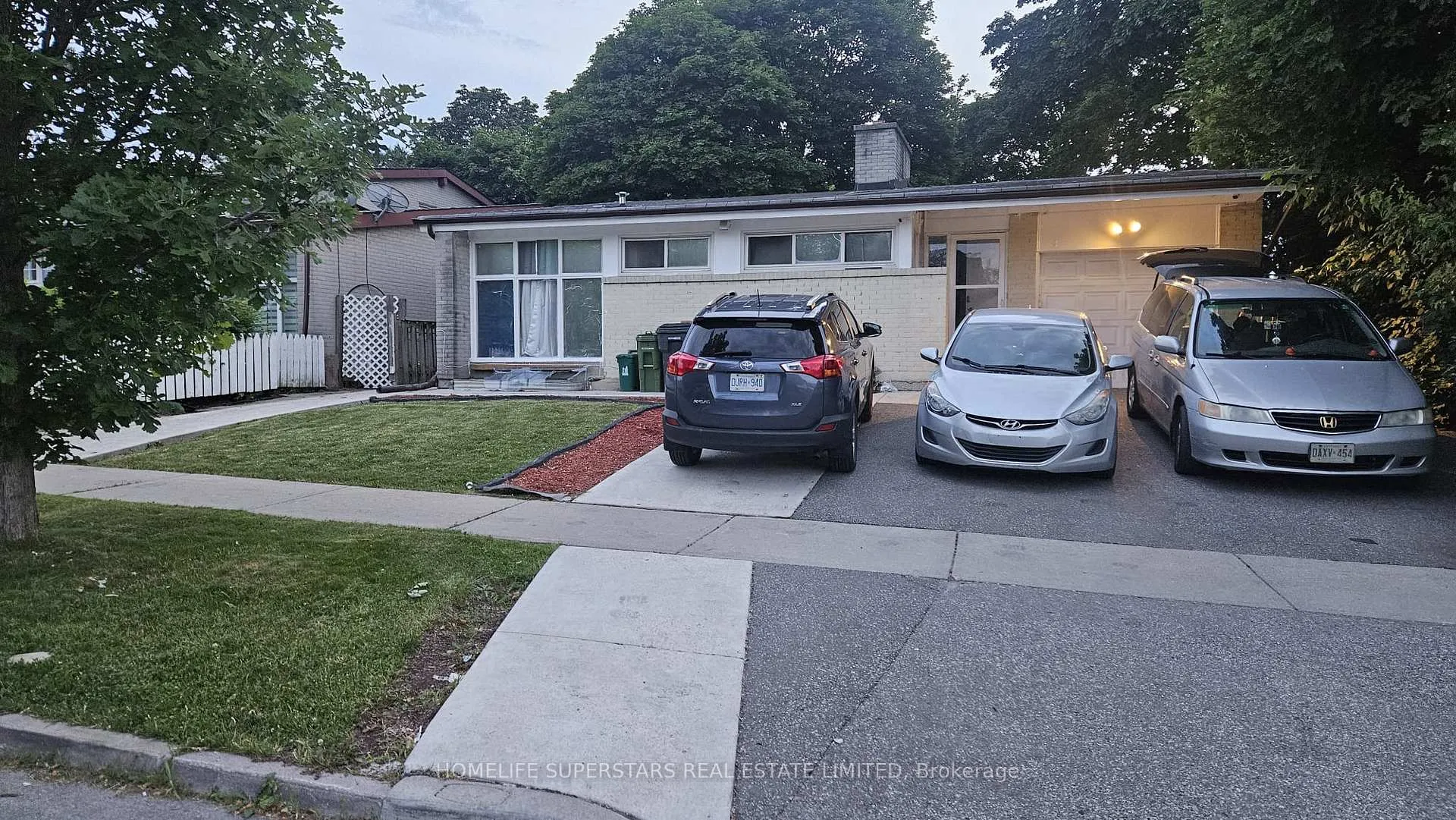 Photo 2 of 4 Masseygrove Crescent N, Etobicoke, Mount Olive-Silverstone-Jamestown — HOMEH