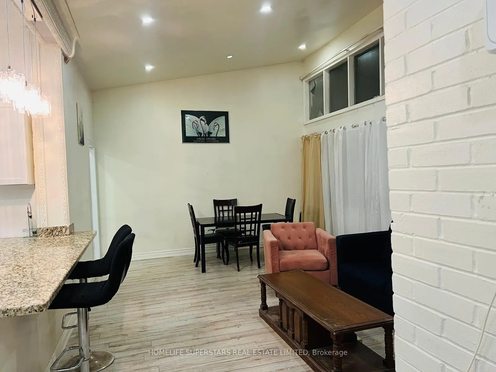 Photo 5 of 4 Masseygrove Crescent N, Etobicoke, Mount Olive-Silverstone-Jamestown — HOMEH