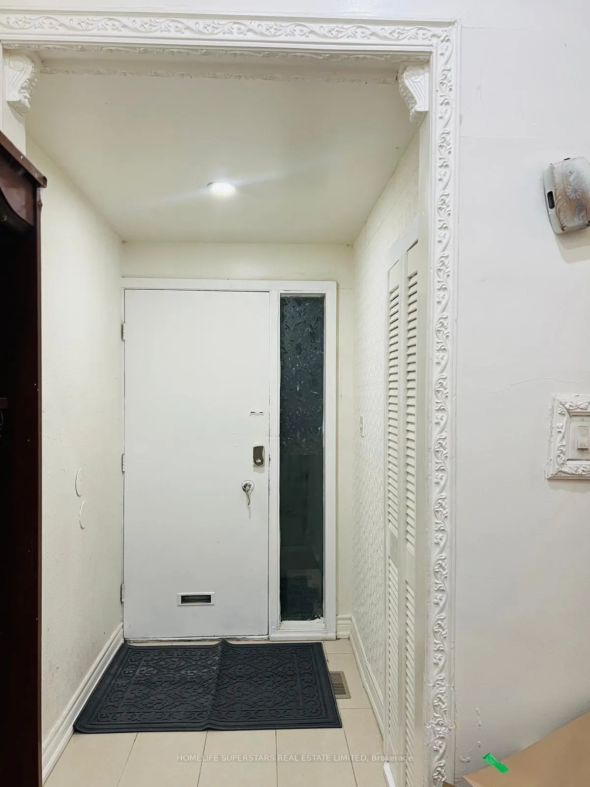 Photo 6 of 4 Masseygrove Crescent N, Etobicoke, Mount Olive-Silverstone-Jamestown — HOMEH