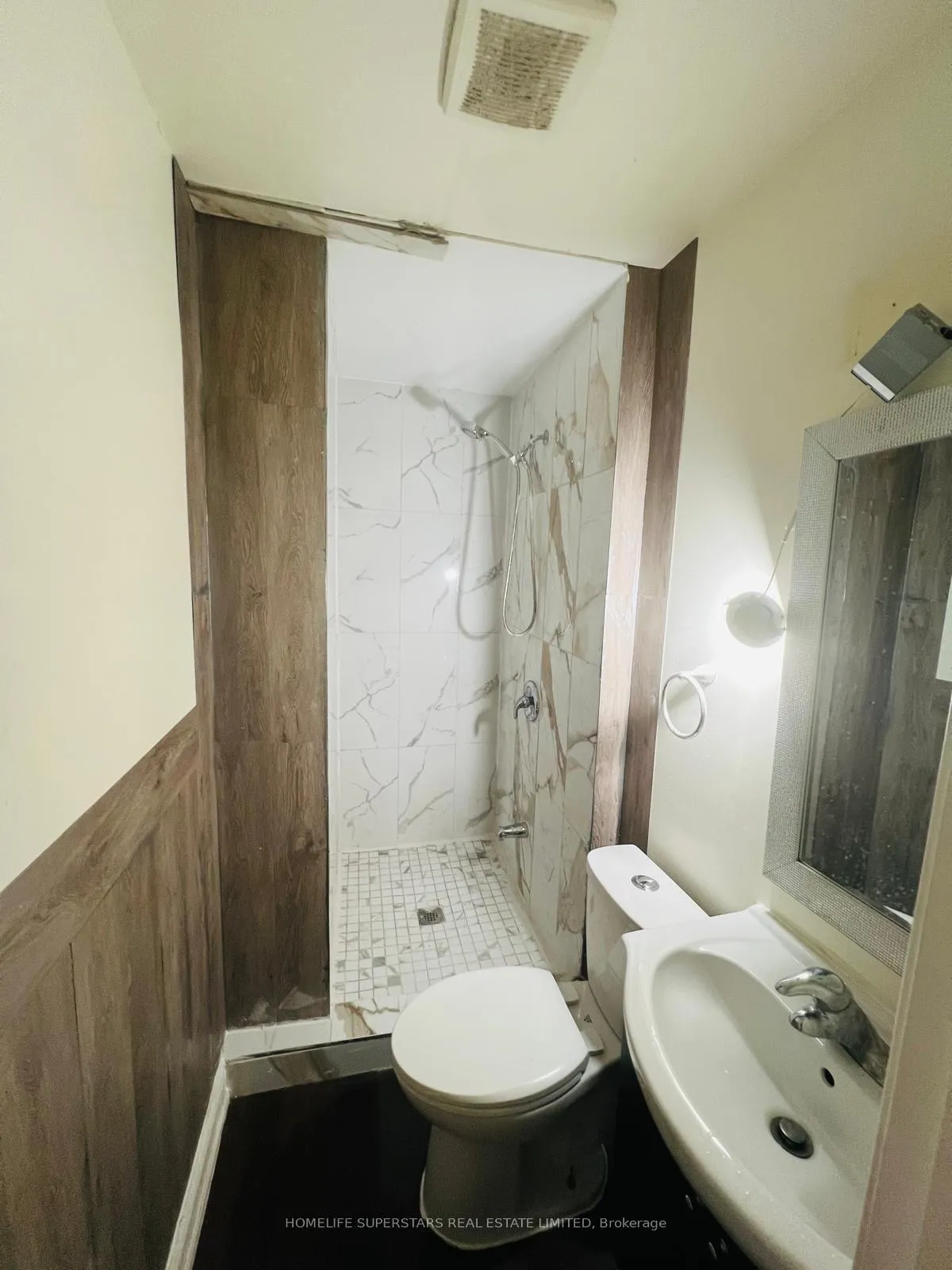 Photo 11 of 4 Masseygrove Crescent N, Etobicoke, Mount Olive-Silverstone-Jamestown — HOMEH