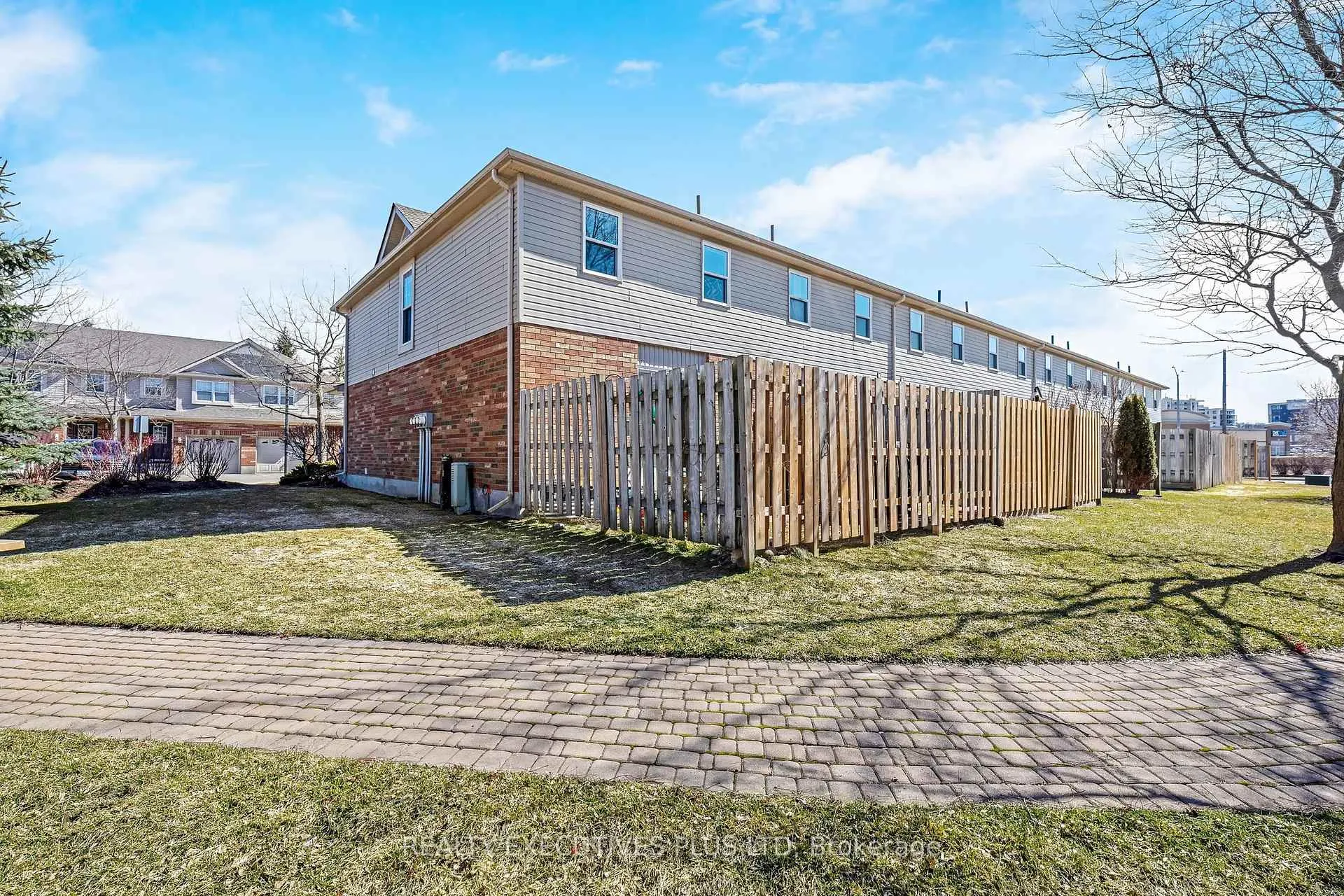Photo 4 of Unit 70, 30 Imperial Road S, Guelph, Willow West/Sugarbush/West Acres — HOMEH