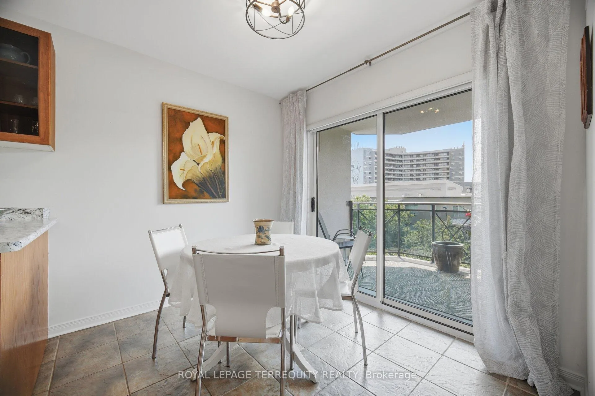 Photo 6 of Unit 707, 2000 Creekside Drive, Hamilton, Dundas — HOMEH