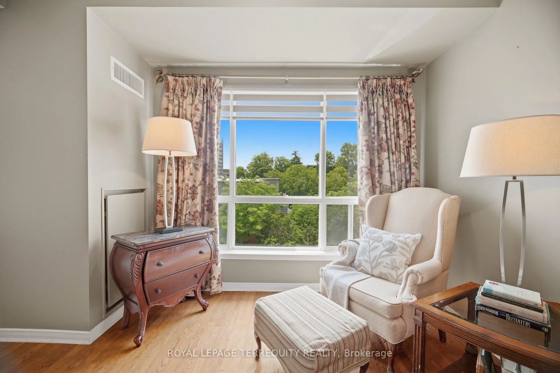 Photo 11 of Unit 707, 2000 Creekside Drive, Hamilton, Dundas — HOMEH