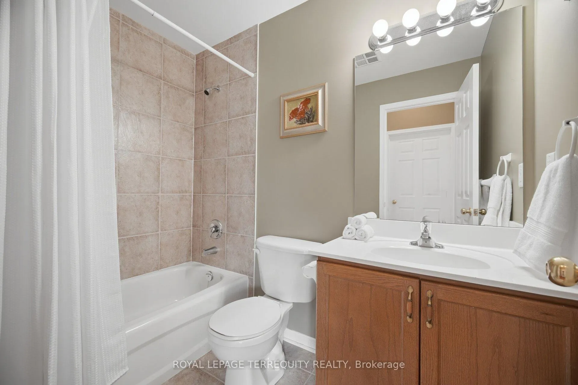 Photo 13 of Unit 707, 2000 Creekside Drive, Hamilton, Dundas — HOMEH