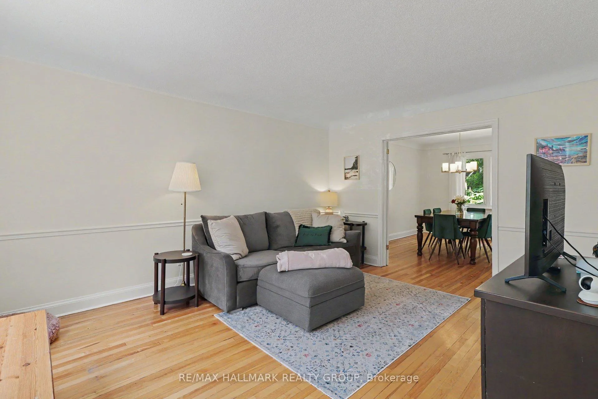 Photo 4 of 99 Dagmar Avenue, Ottawa, Vanier — HOMEH