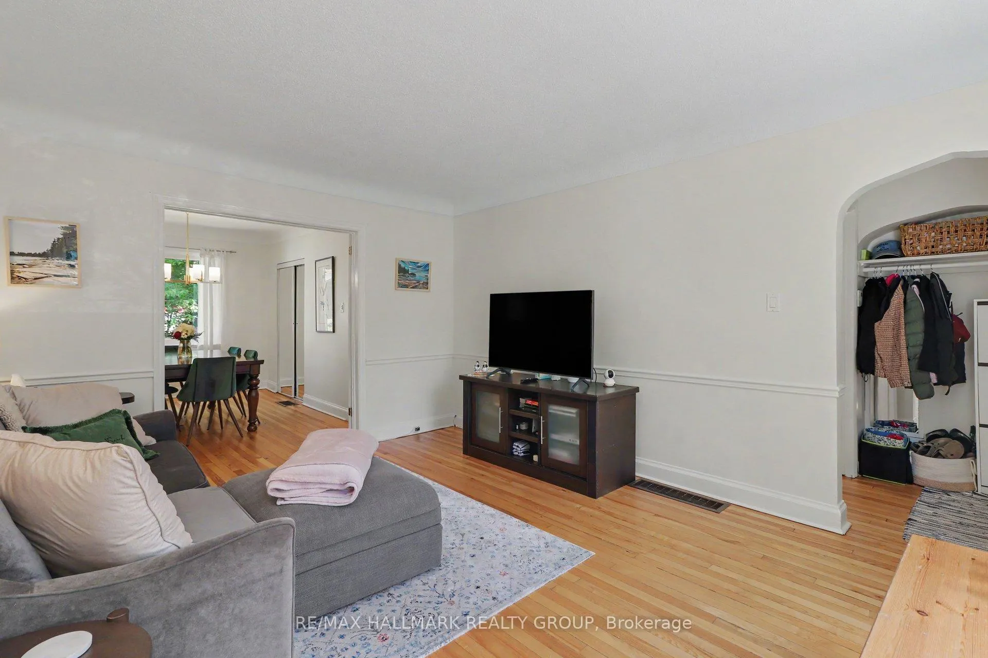 Photo 5 of 99 Dagmar Avenue, Ottawa, Vanier — HOMEH