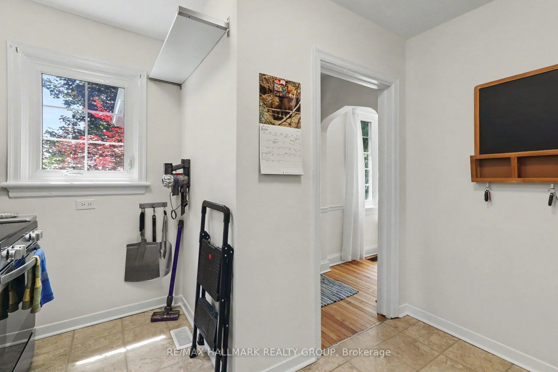 Photo 12 of 99 Dagmar Avenue, Ottawa, Vanier — HOMEH