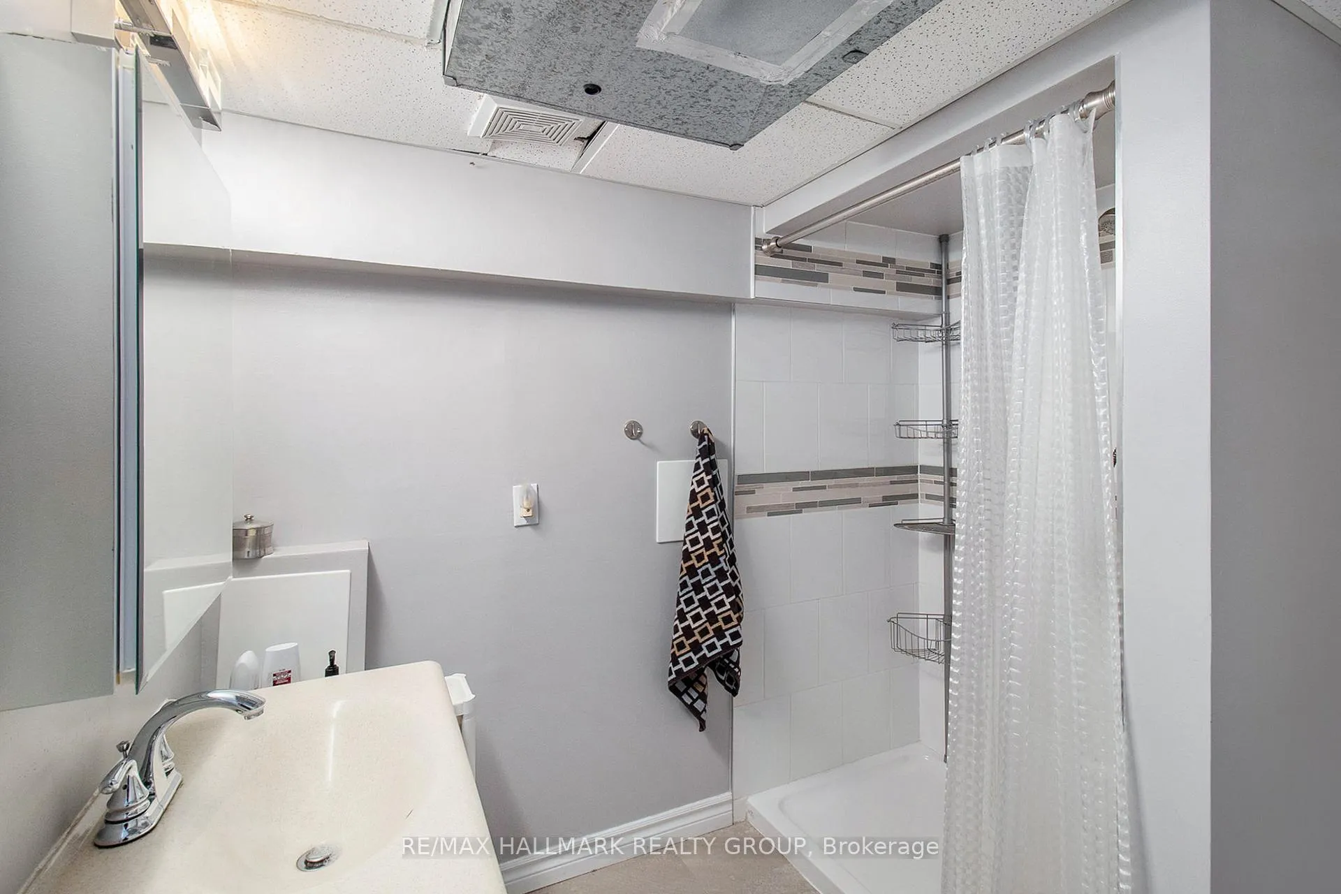 Photo 24 of 99 Dagmar Avenue, Ottawa, Vanier — HOMEH