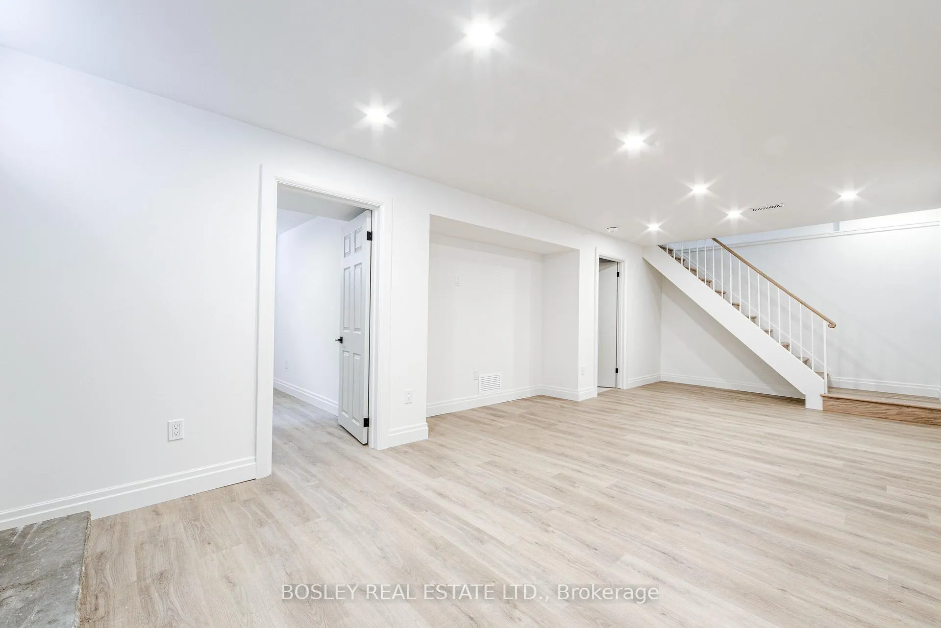 Photo 90 of 33 Forestbrook Crescent, Scarborough, Tam O'Shanter-Sullivan — HOMEH