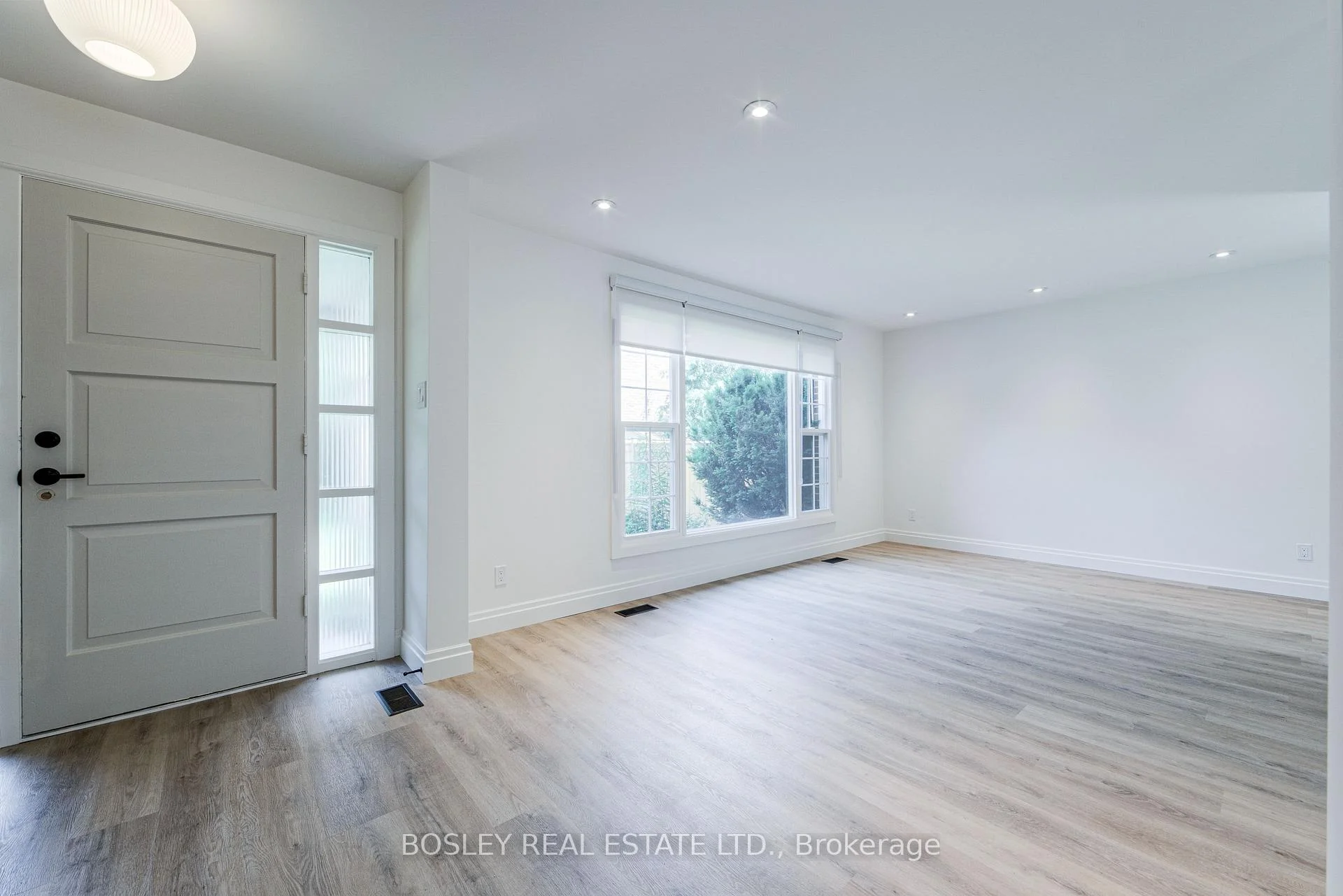 Photo 4 of 33 Forestbrook Crescent, Scarborough, Tam O'Shanter-Sullivan — HOMEH