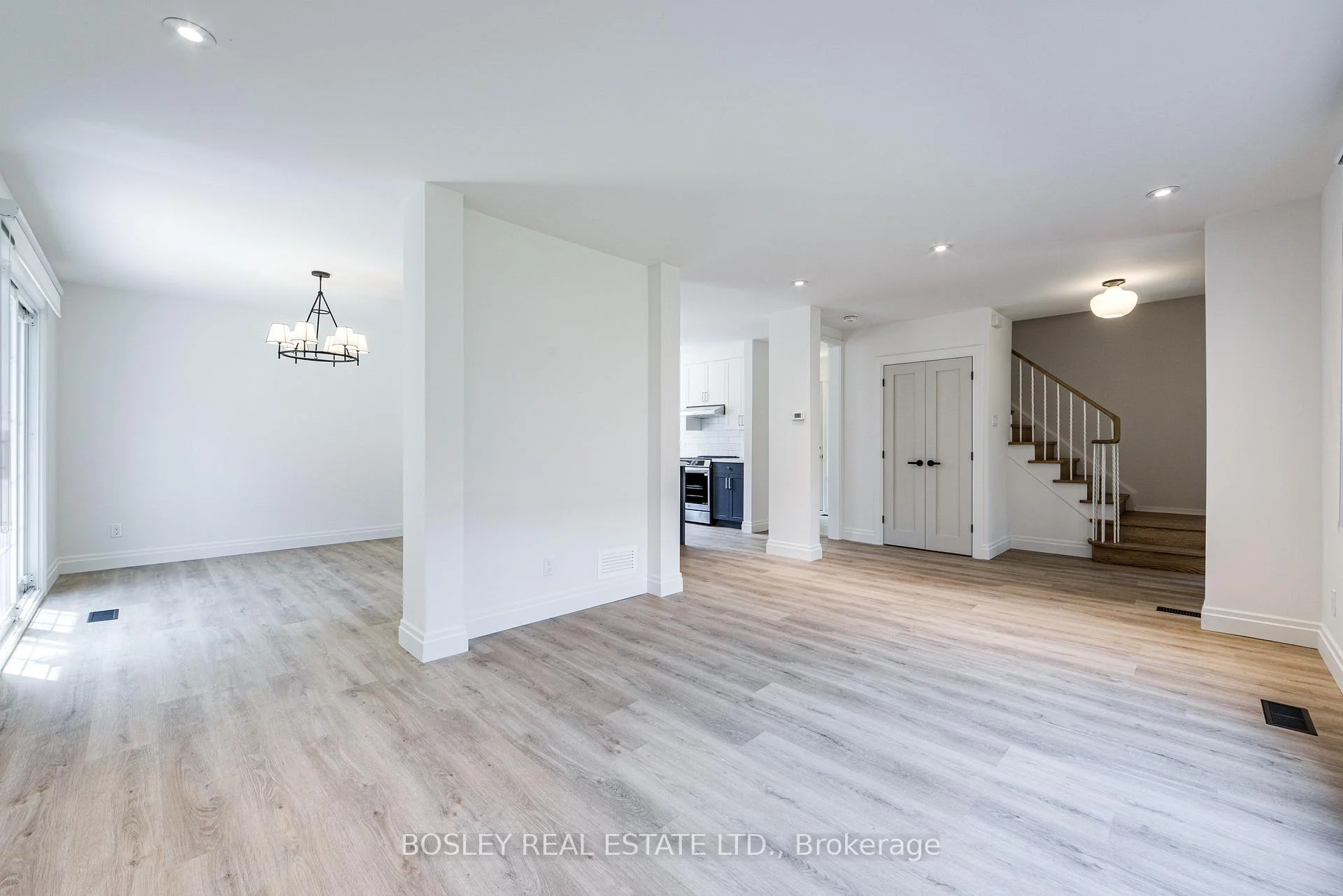 Photo 18 of 33 Forestbrook Crescent, Scarborough, Tam O'Shanter-Sullivan — HOMEH