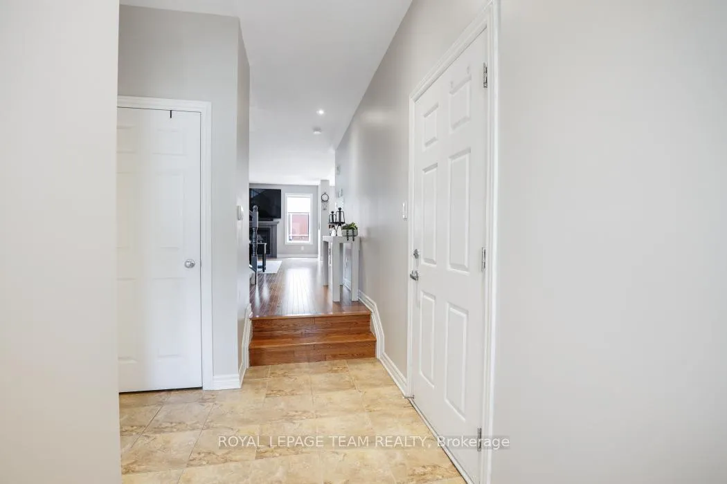 Photo 4 of 406 Pillett Street, Ottawa, Barrhaven - Strandherd — HOMEH