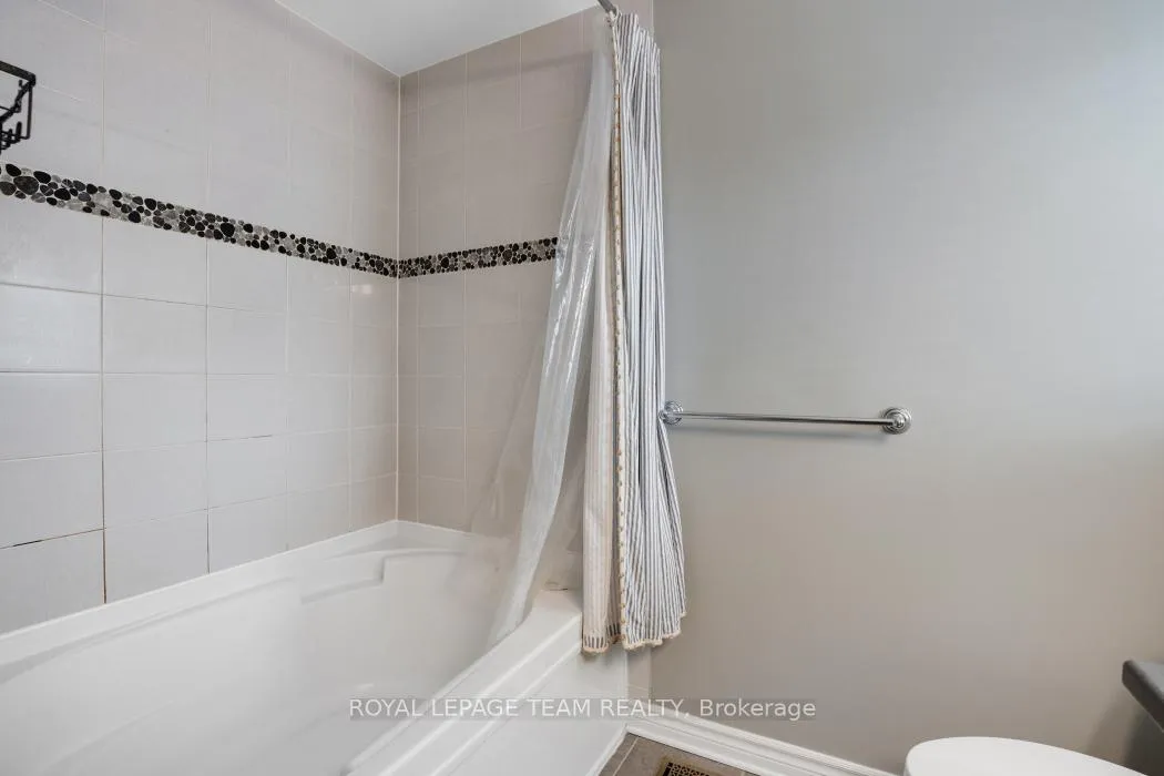 Photo 26 of 406 Pillett Street, Ottawa, Barrhaven - Strandherd — HOMEH