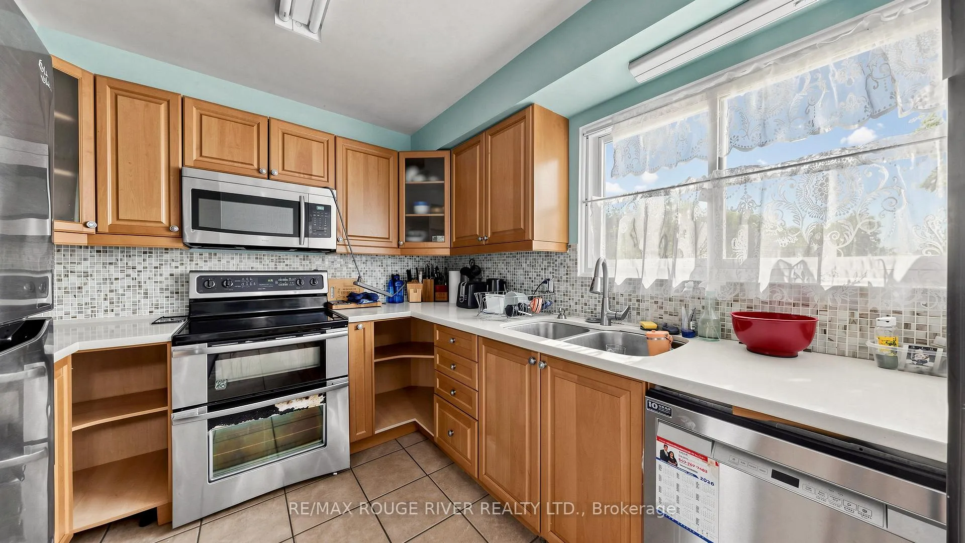 Photo 11 of 121 Deacon Lane, Ajax, South East — HOMEH